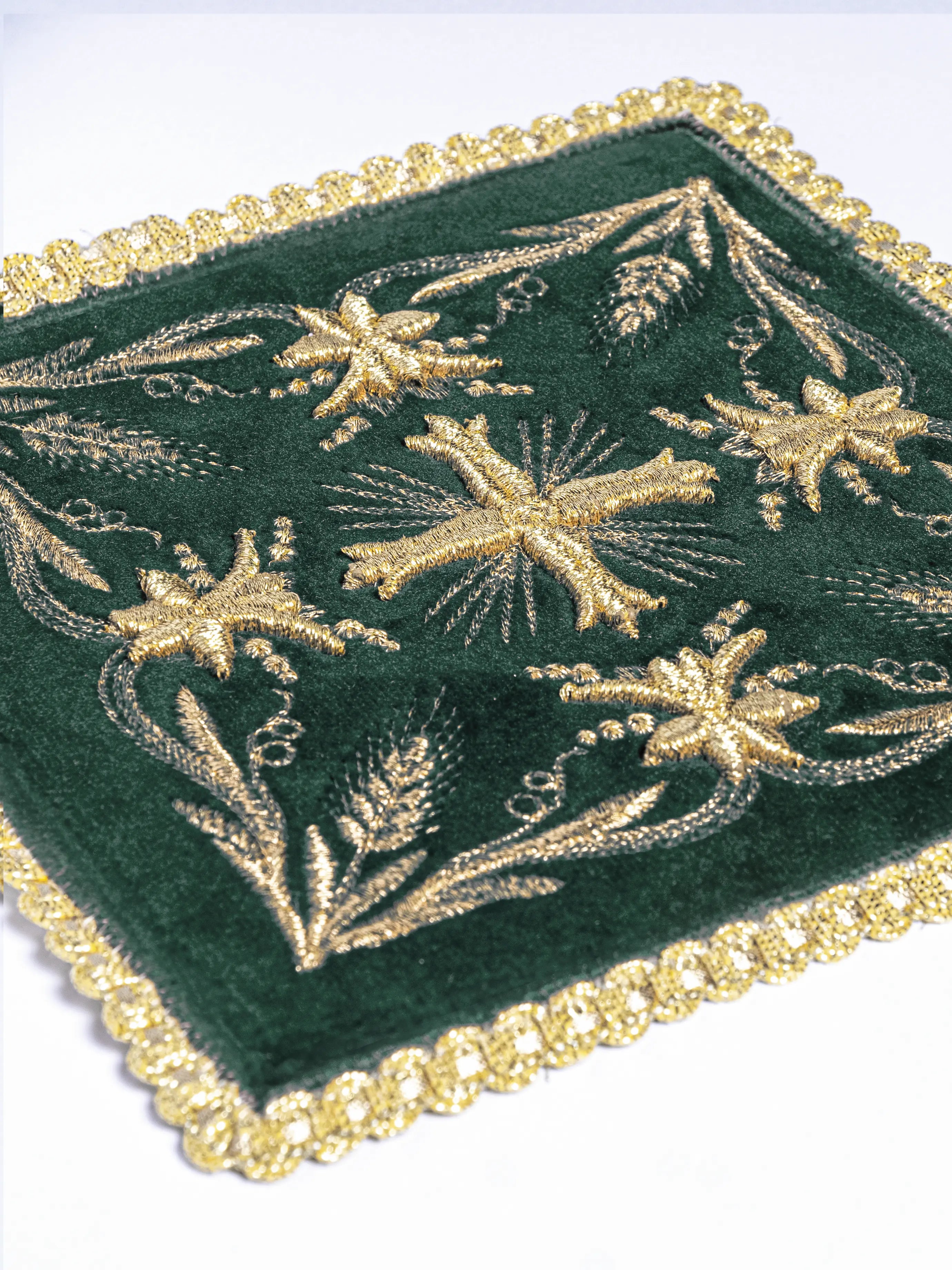 Chalice linen green velvet with cross