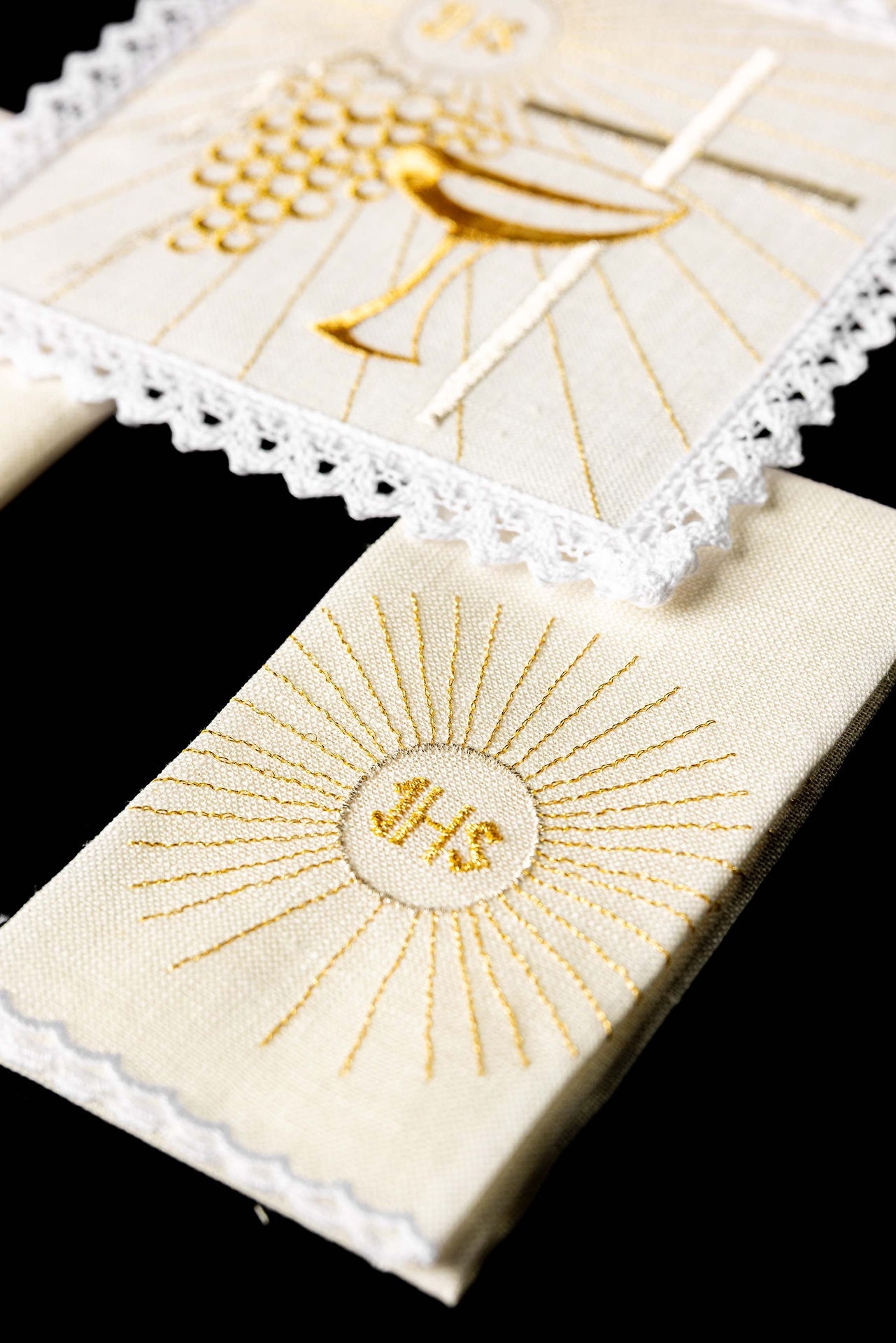 Lniana bielizna kielichowa z haftem kielich i krzyż - ORNATY.PL