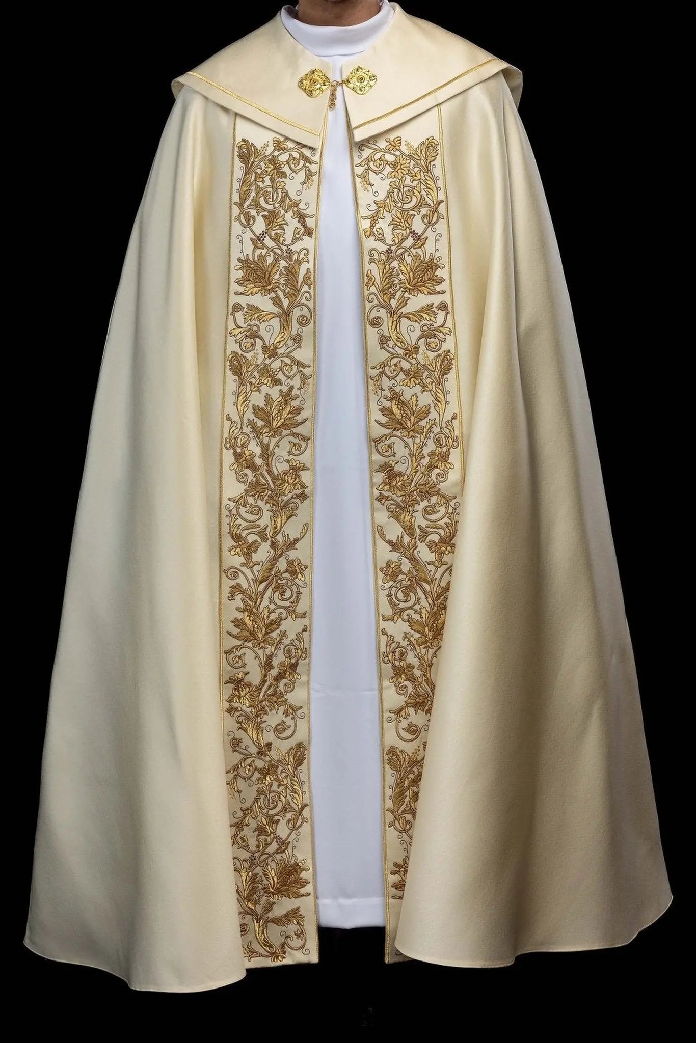 Capa litúrgica con bordado del Sagrado Corazón de Jesús