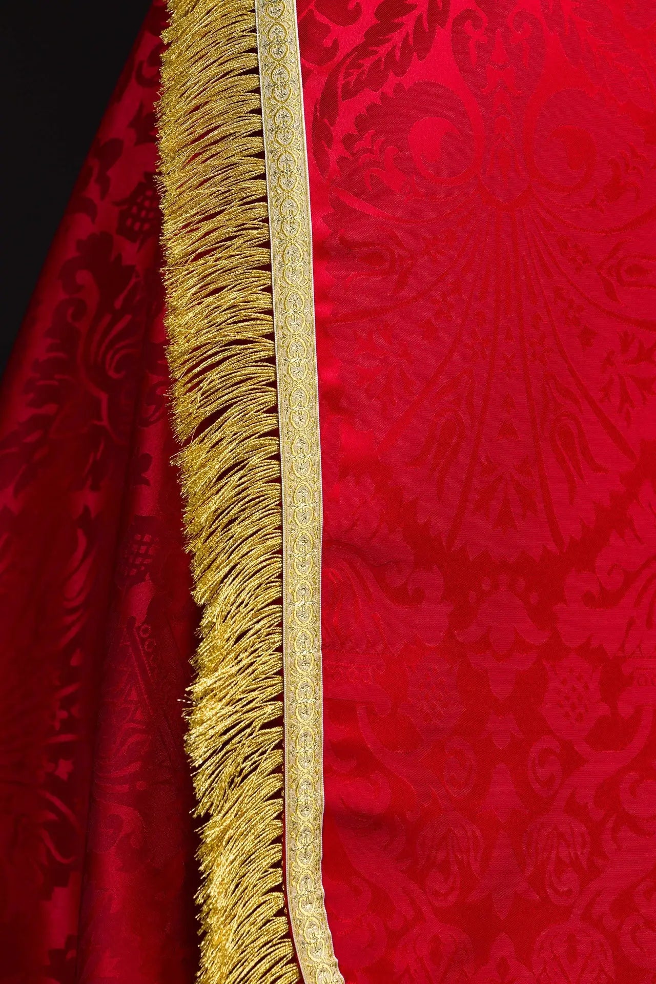 Casulla romana lisa de jacquard roja