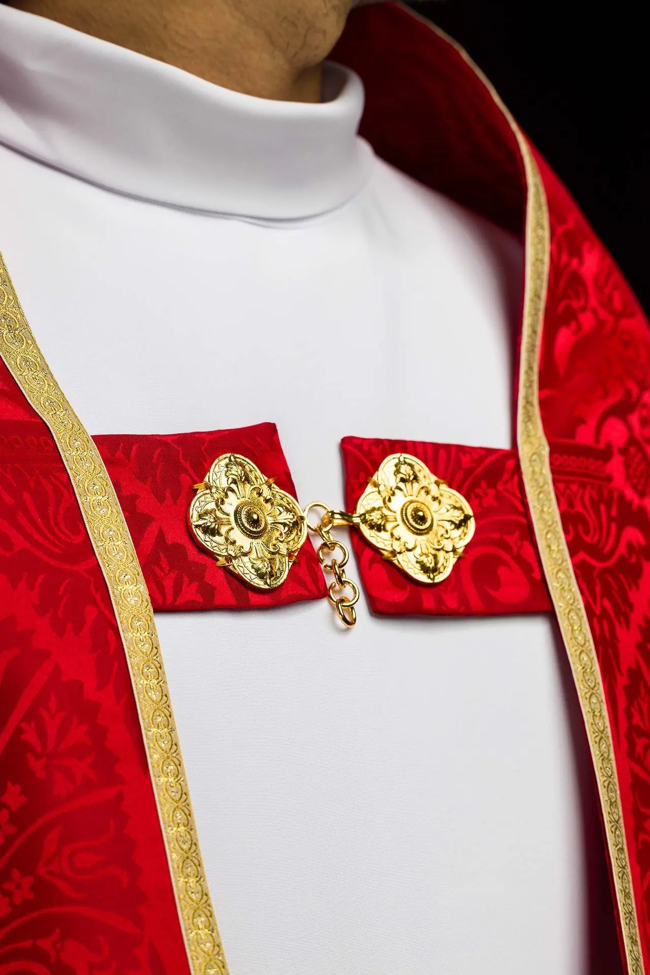 Casulla romana lisa de jacquard roja