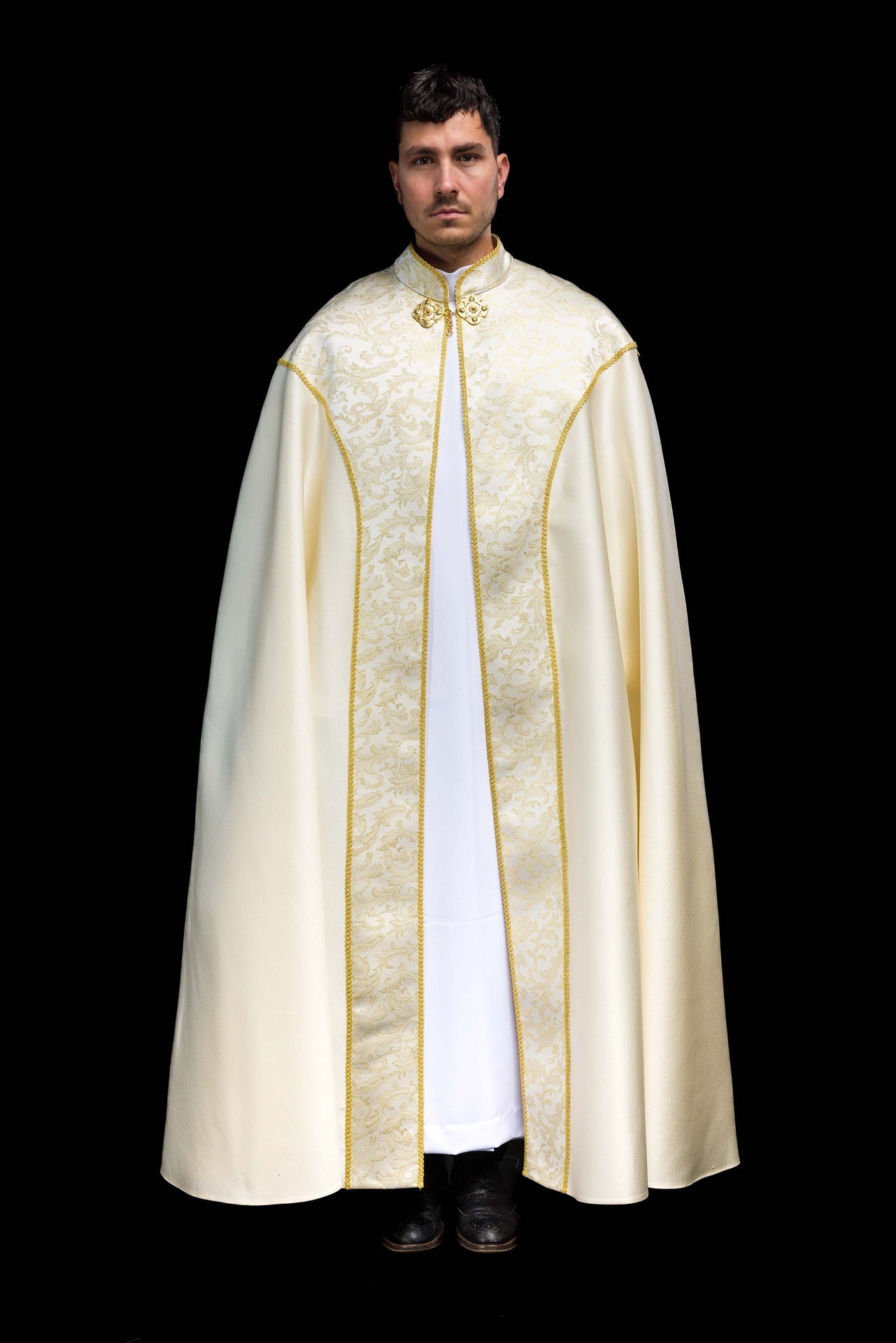 Kapa haftowana ozdobiona tkanina żakardowa ecru - ORNATY.PL