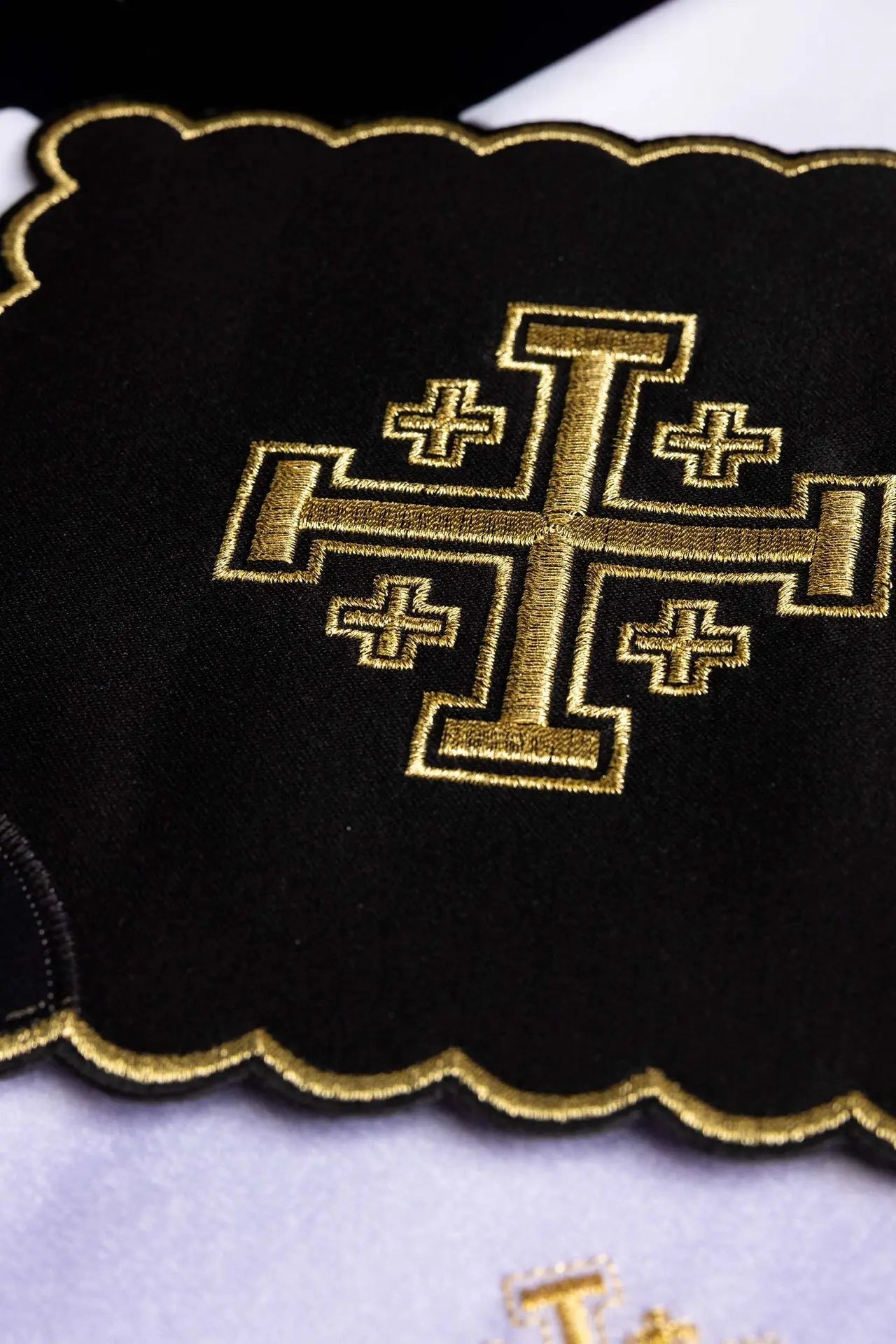 Conjunto de Lencería para Cáliz con Bordado de Cruz de Jerusalén