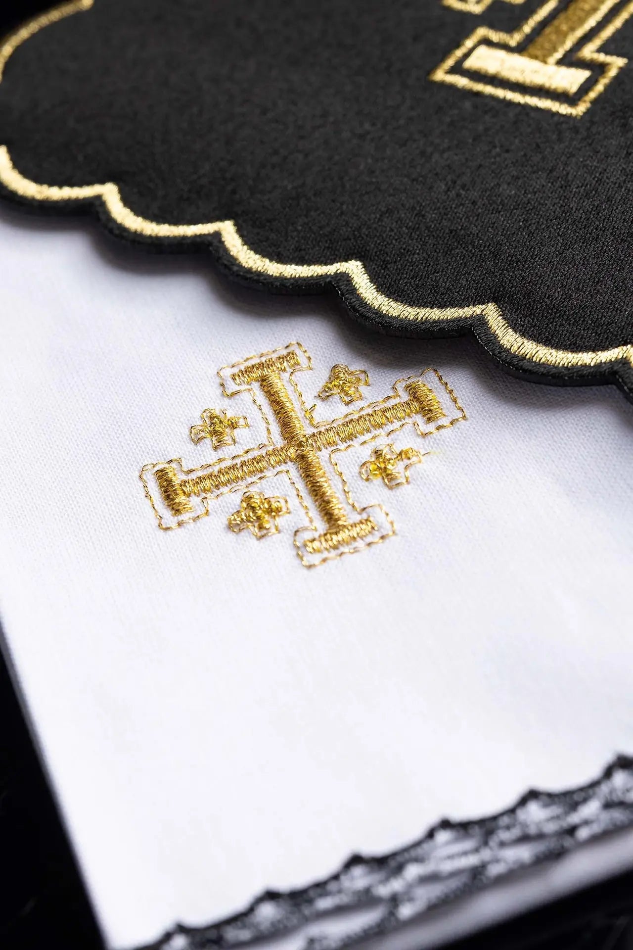 Conjunto de Lencería para Cáliz con Bordado de Cruz de Jerusalén