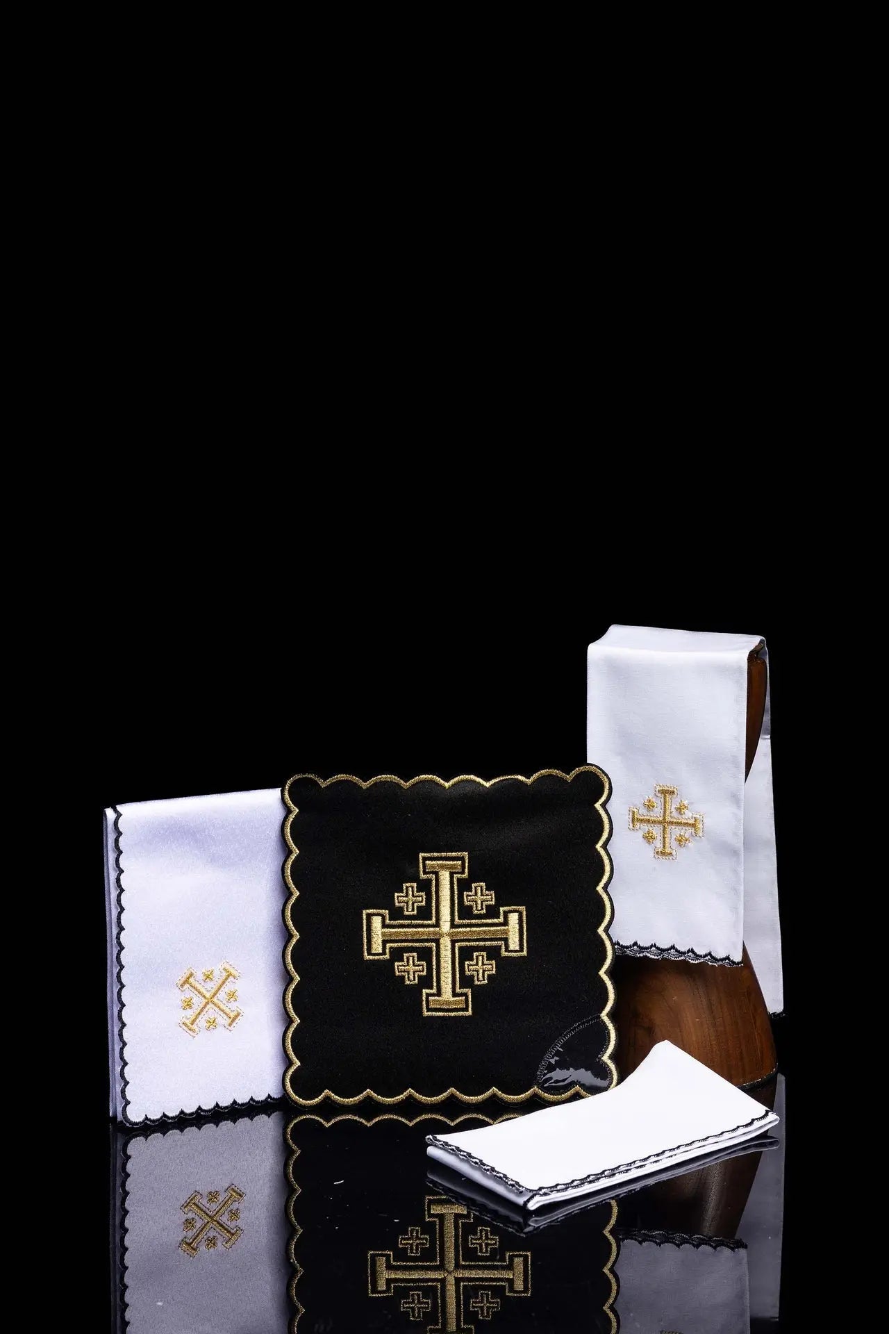 Conjunto de Lencería para Cáliz con Bordado de Cruz de Jerusalén