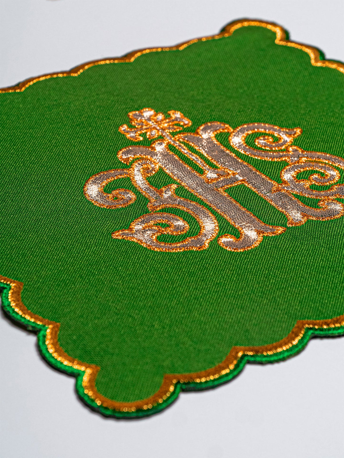 Juego de Corporales para Cáliz con Símbolo IHS Bordado en Cuatro Colores Litúrgicos