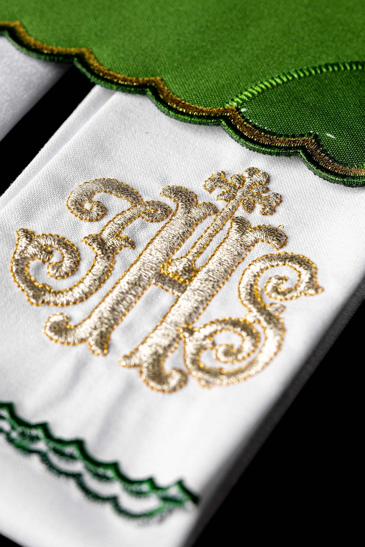 Lino de cáliz bordado IHS verde palka