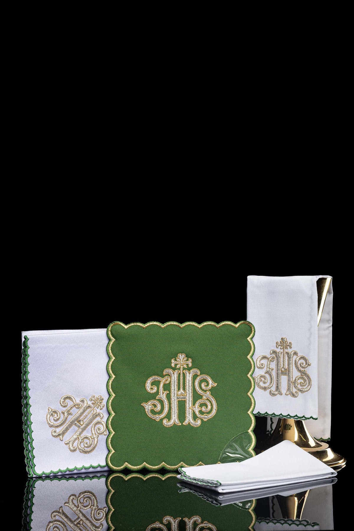 Lino de cáliz bordado IHS verde palka