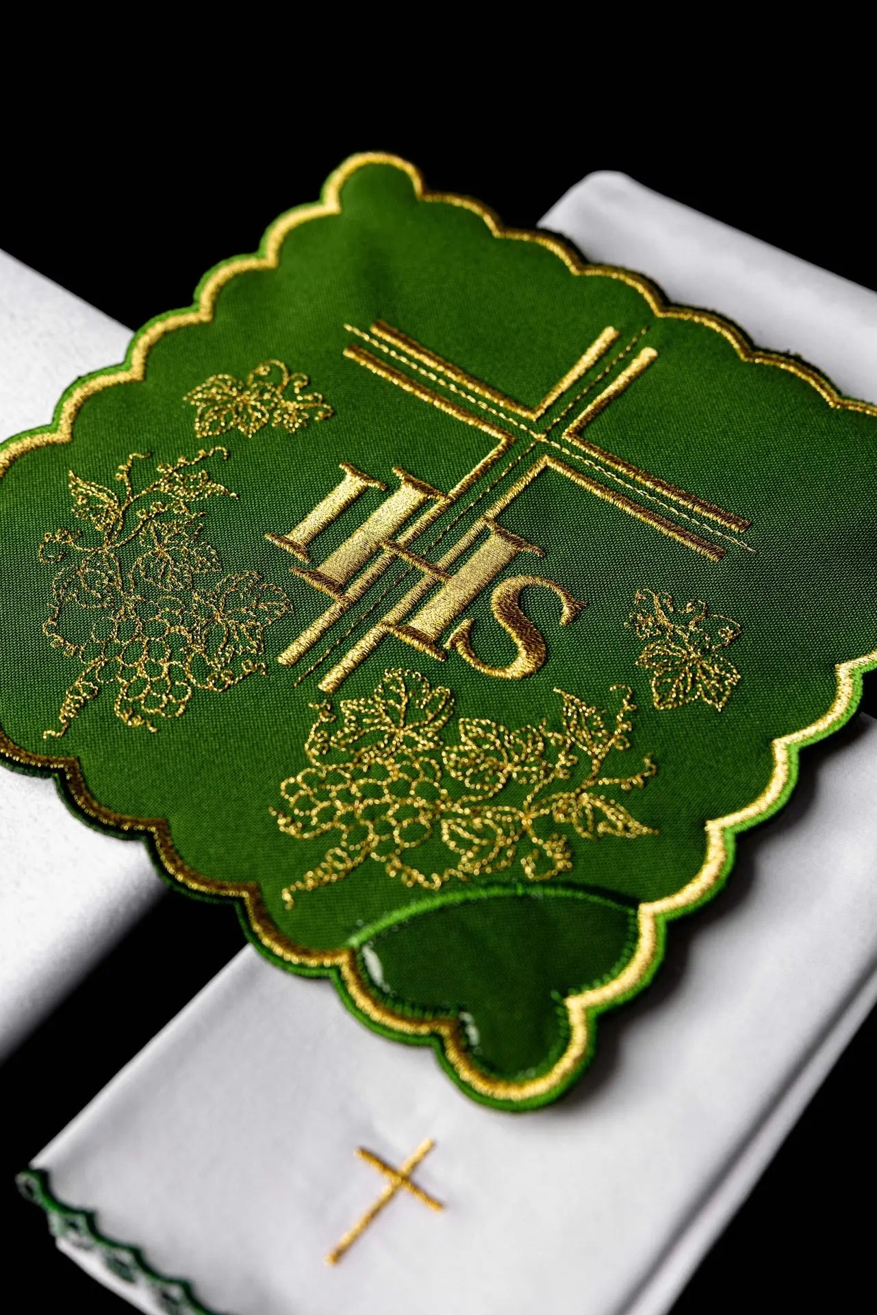 Lino bordado para cáliz Verde IHS