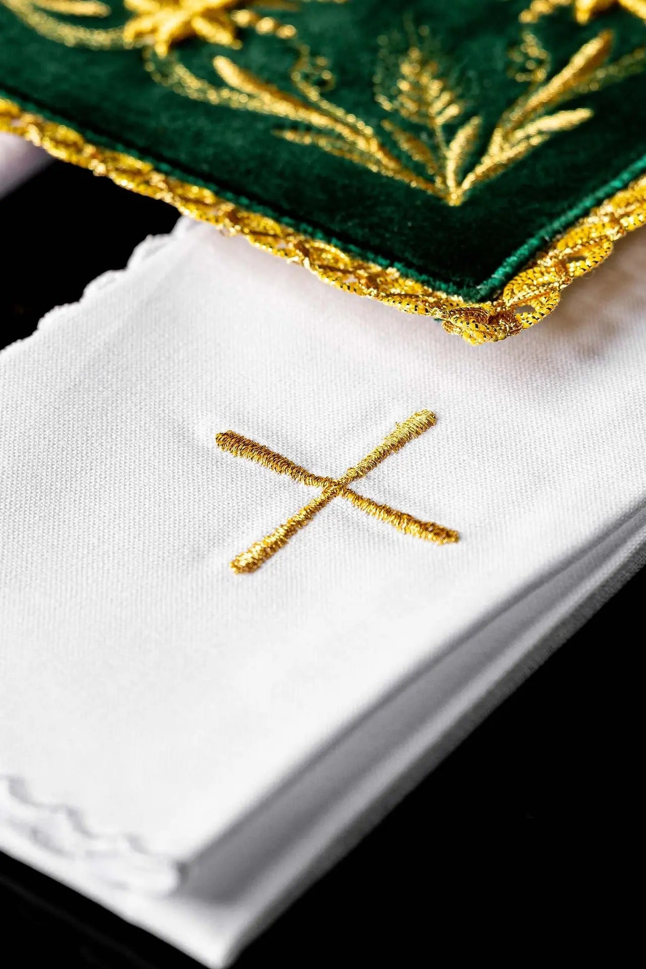 Lino de cáliz de terciopelo bordado verde