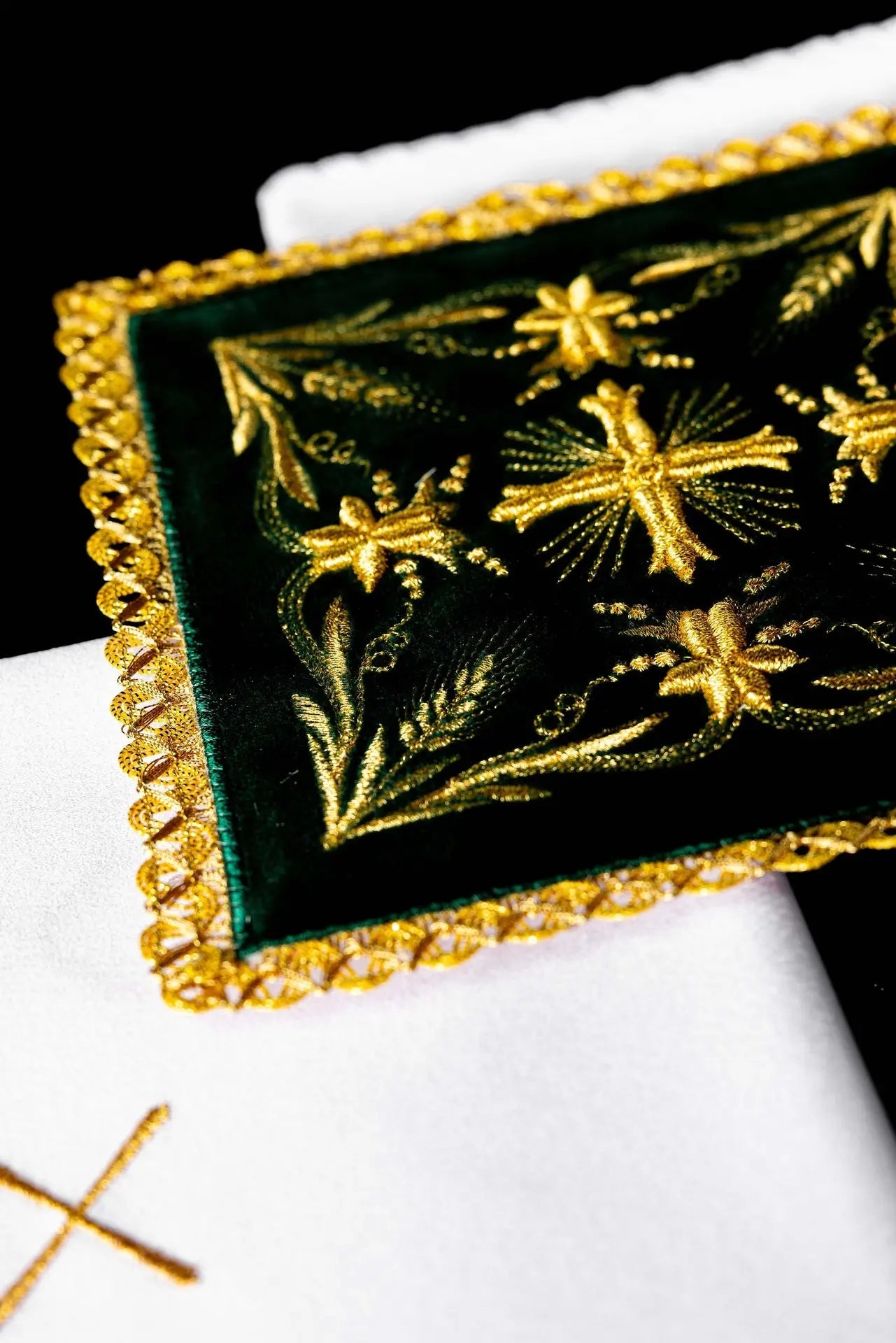 Lino de cáliz de terciopelo bordado verde