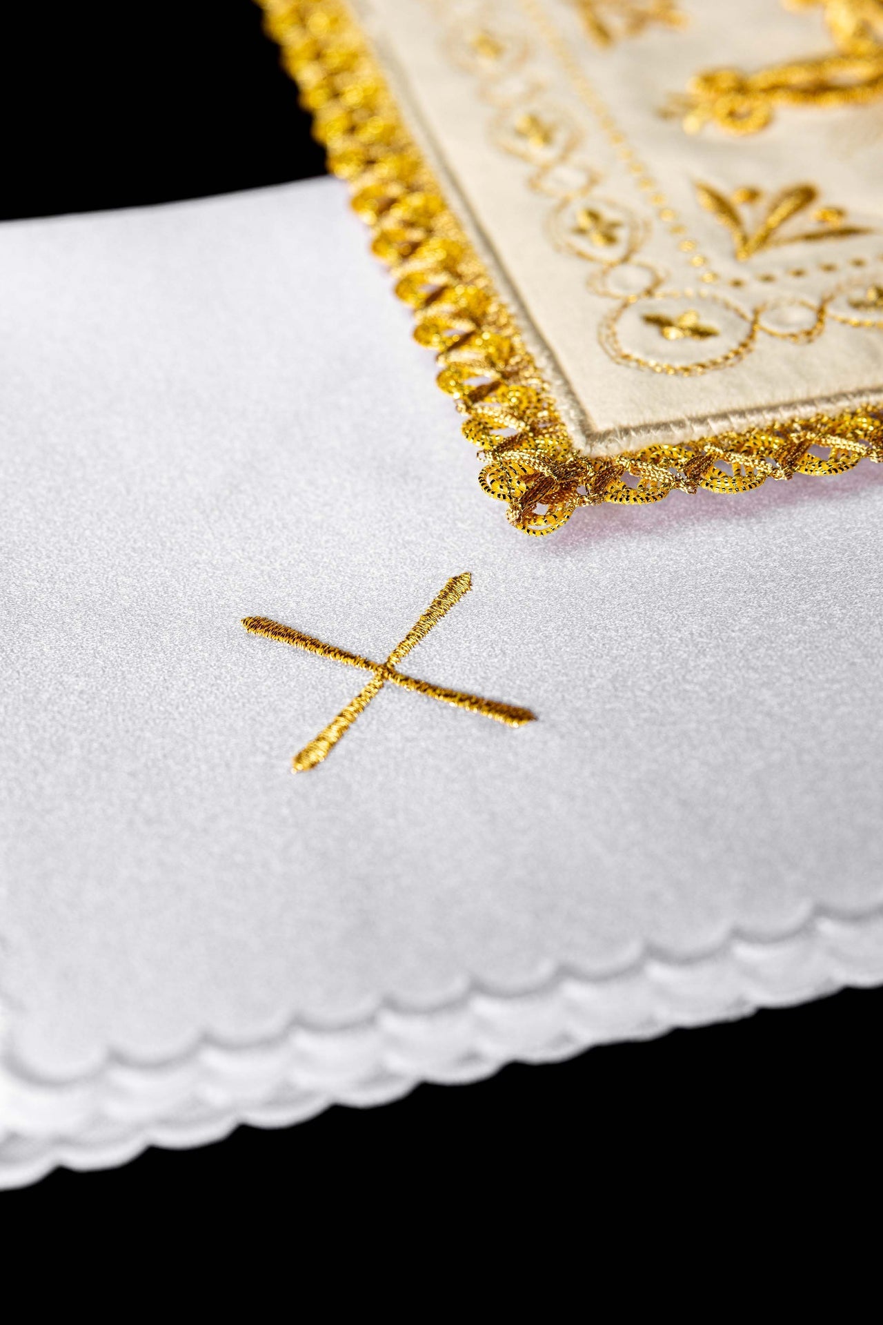 Bielizna kielichowa aksamitna Ecru z motywem krzyża - ORNATY.PL