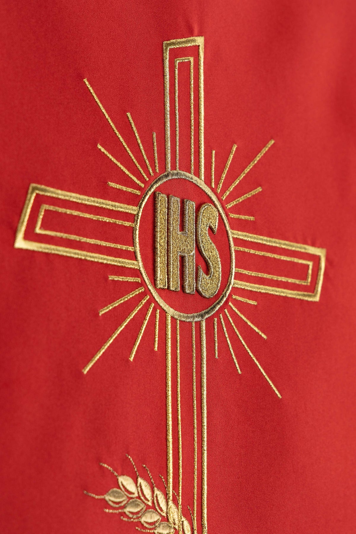 Paño de ambón Rojo con Cruz IHS y Bordado de Espigas de trigo