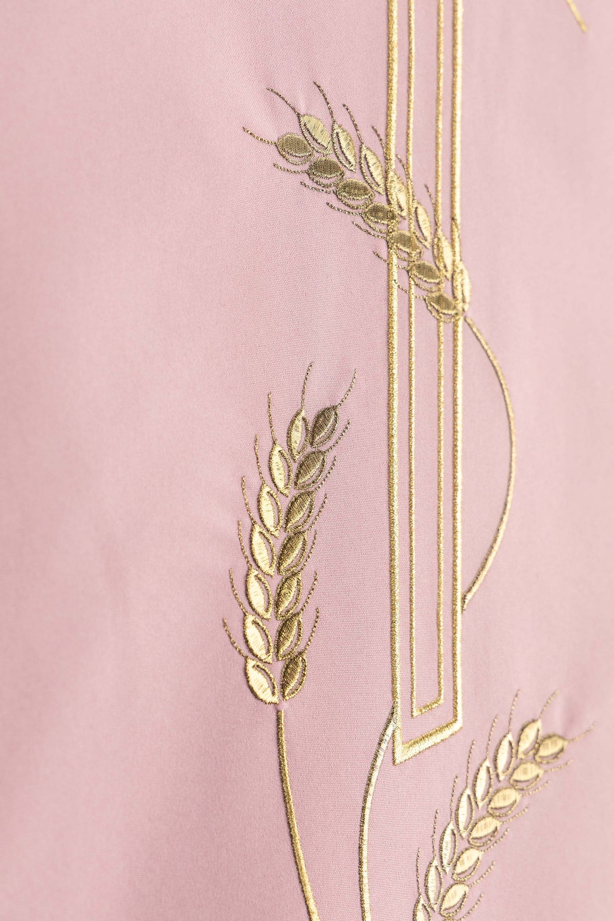 Paño de ambón rosa con Cruz de IHS y bordado de espigas de trigo