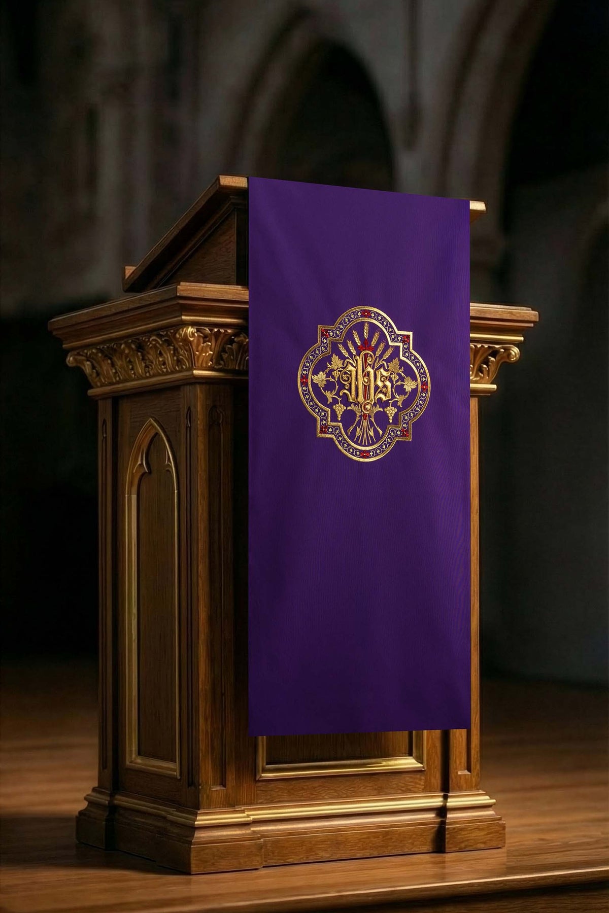 Paño de ambón morado con bordado de IHS