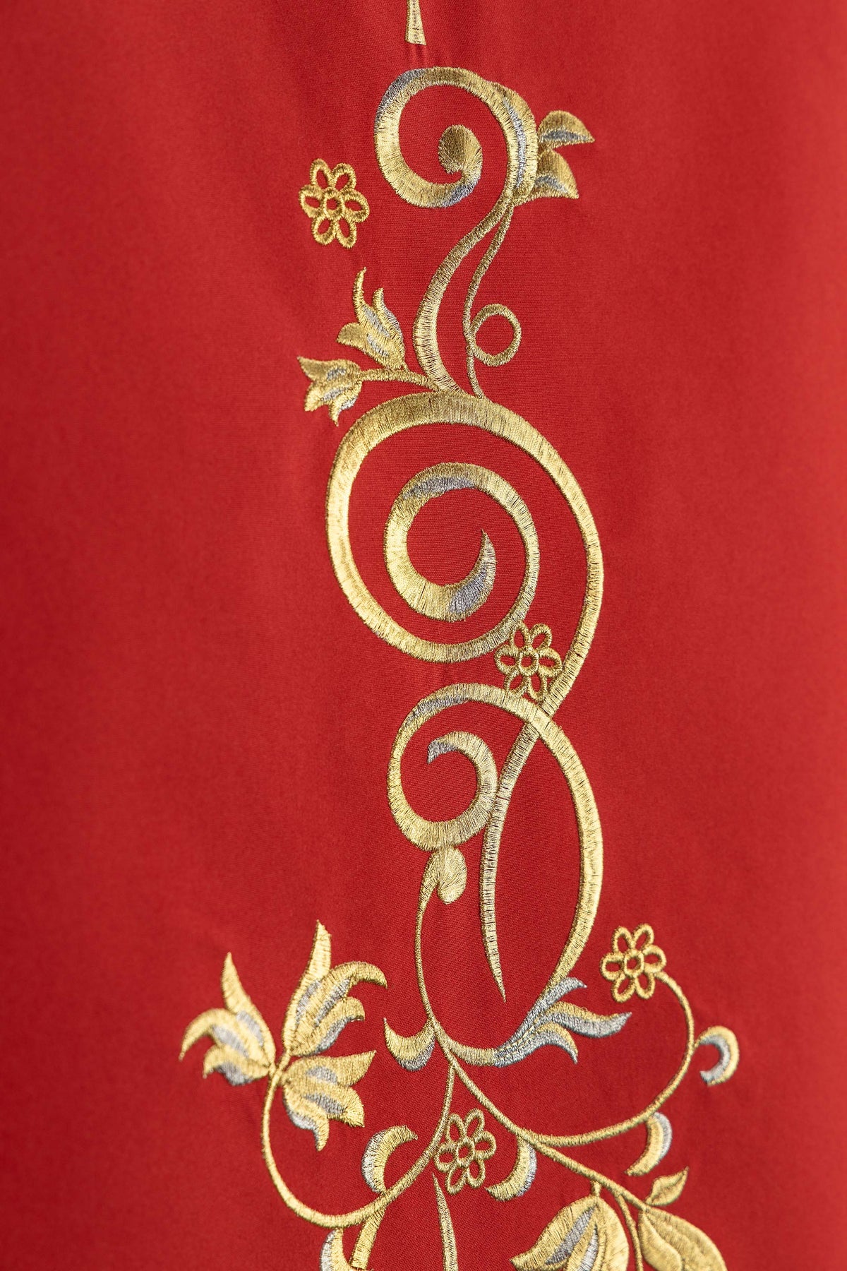 Paño de ambón rojo con IHS y Bordado floral