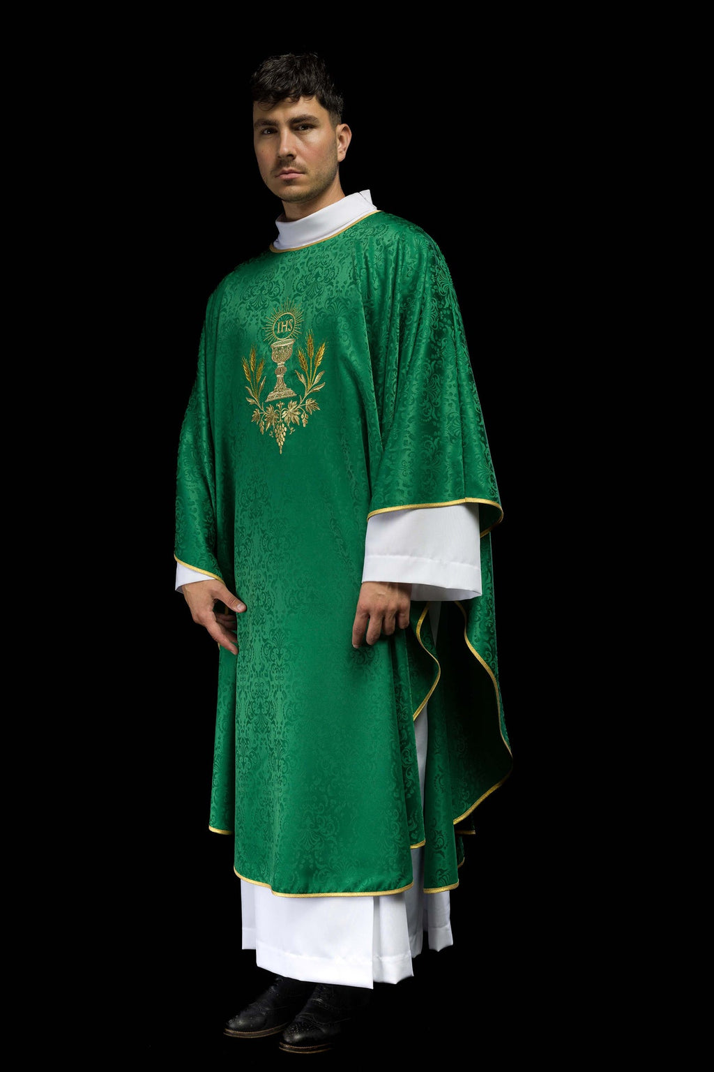 Ornat liturgiczny zielony z haftem kielicha i hostii na tkaninie żakardowej - ORNATY.PL