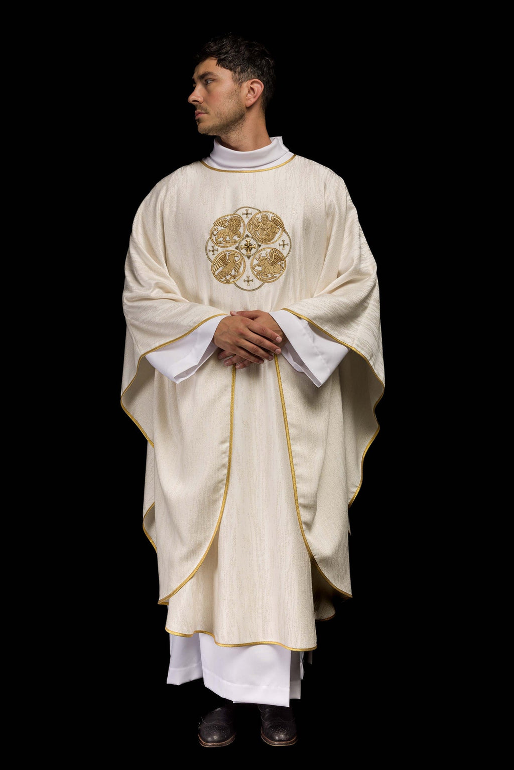 Ecru ornat z haftem 4 Ewangelistów na ozdobnej tkaninie - ORNATY.PL