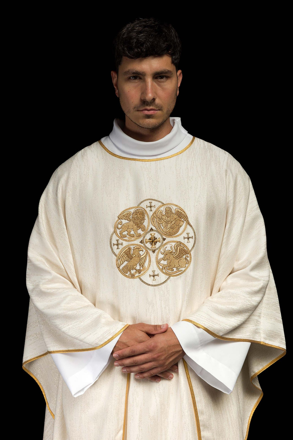 Ecru ornat z haftem 4 Ewangelistów na ozdobnej tkaninie - ORNATY.PL