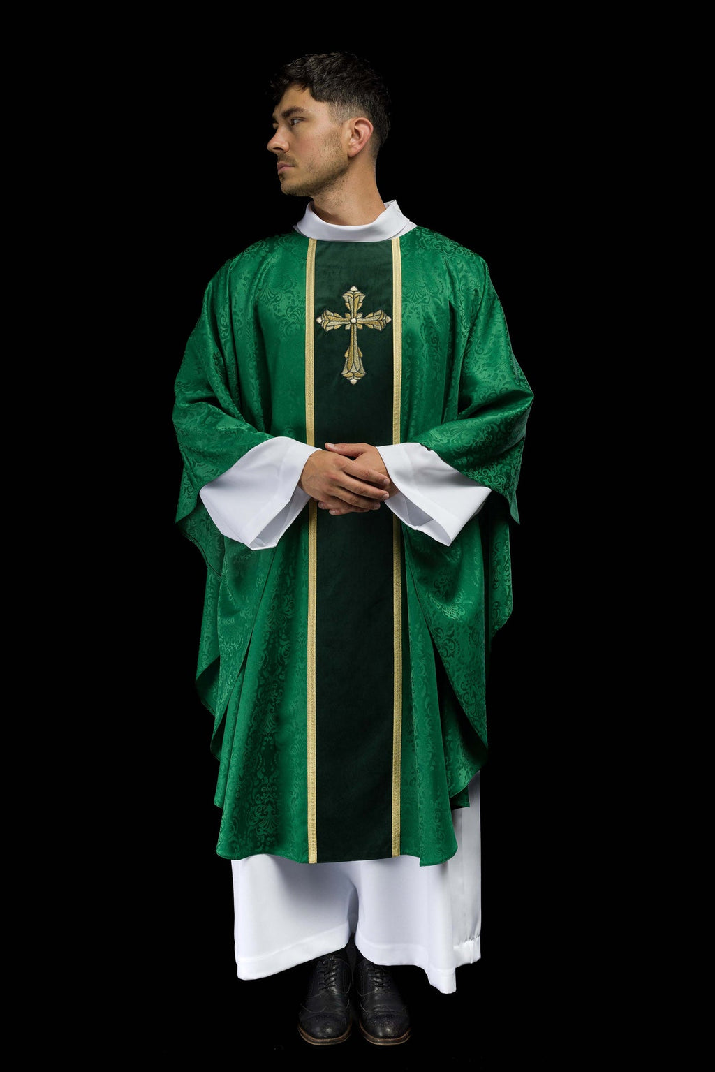 Ornat liturgiczny zielony z pasem i haftem krzyża na tkaninie żakardowej - ORNATY.PL