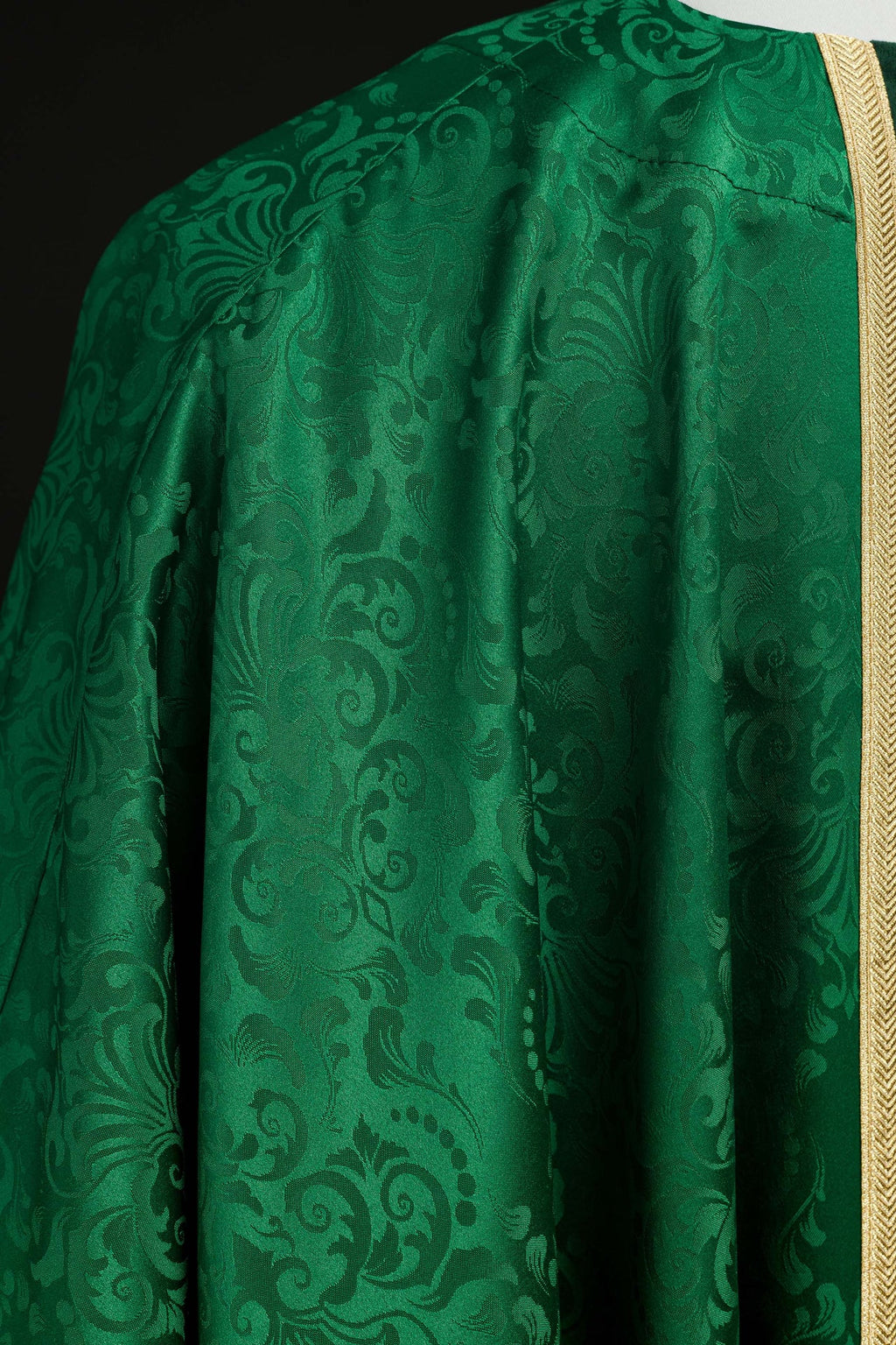 Ornat liturgiczny zielony z pasem i haftem krzyża na tkaninie żakardowej - ORNATY.PL