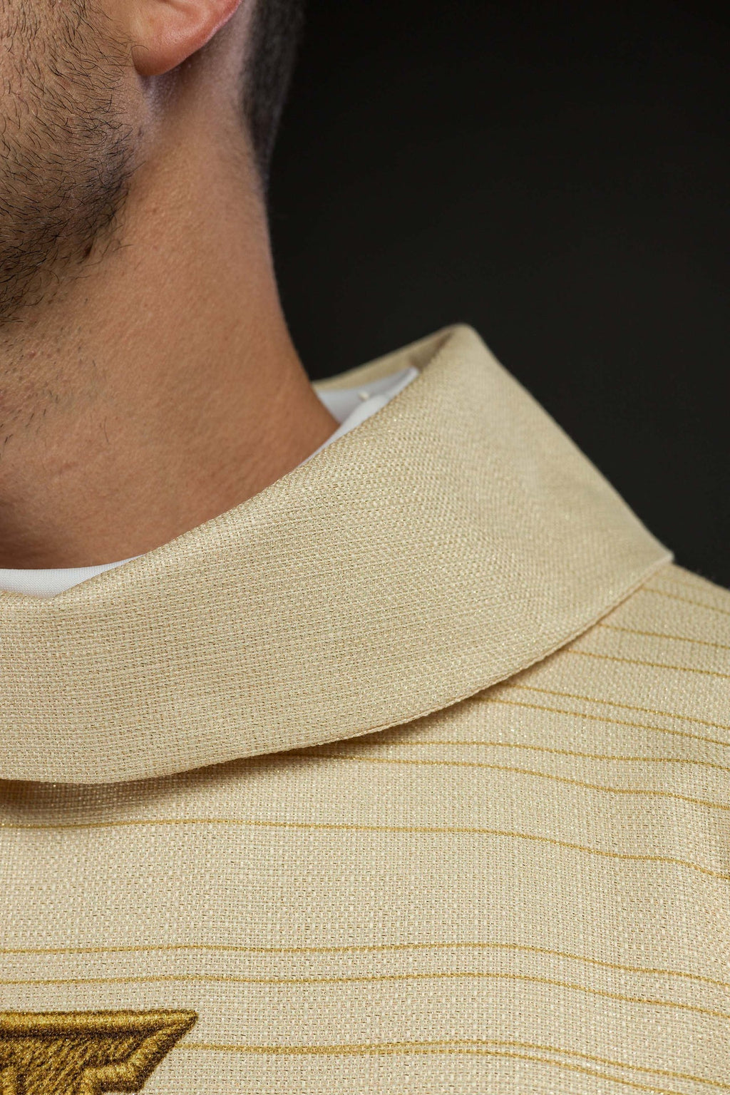 Ornato impreso con Cruz de Jerusalén ecru