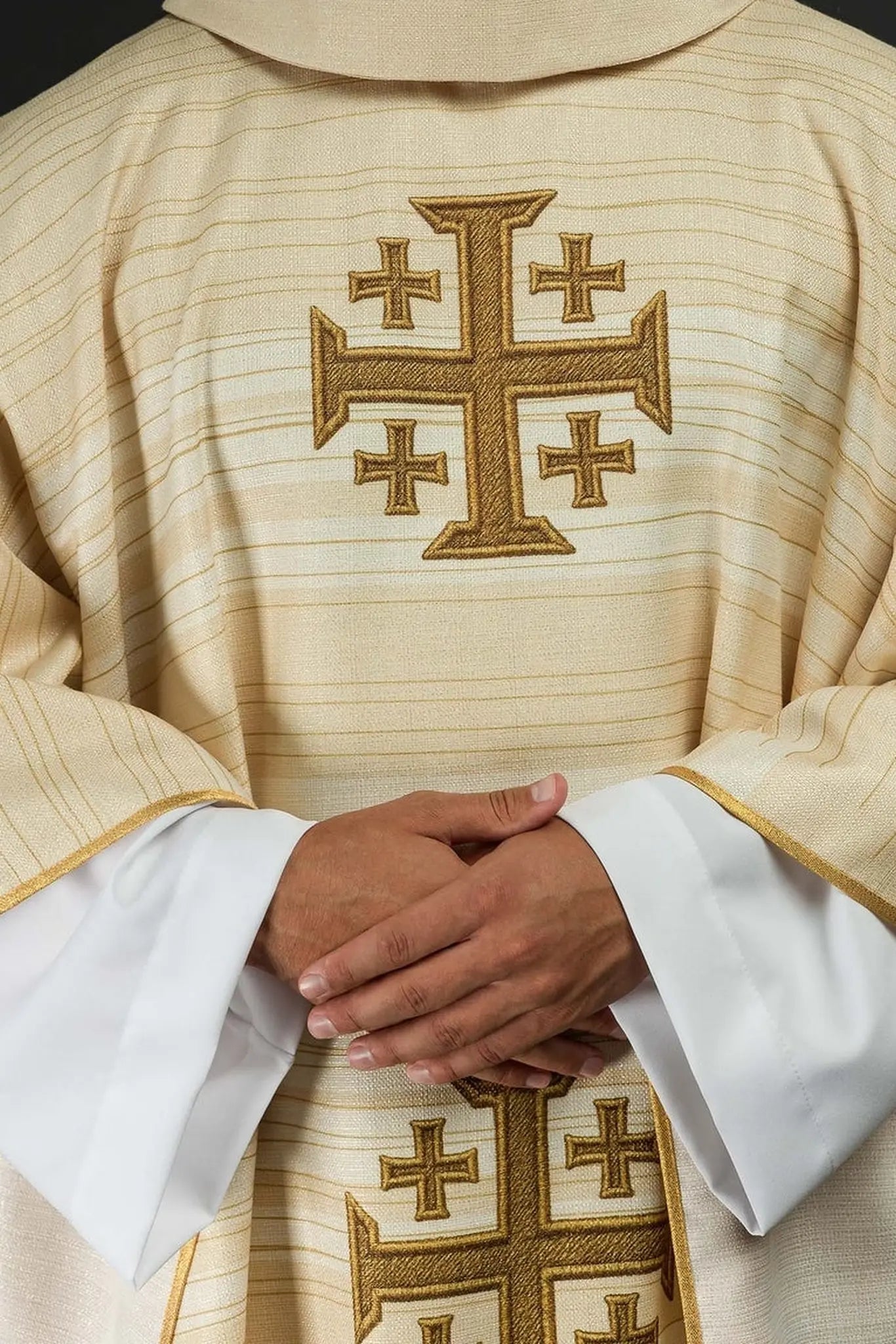 Casulla impresa con Cruz de Jerusalén color crudo