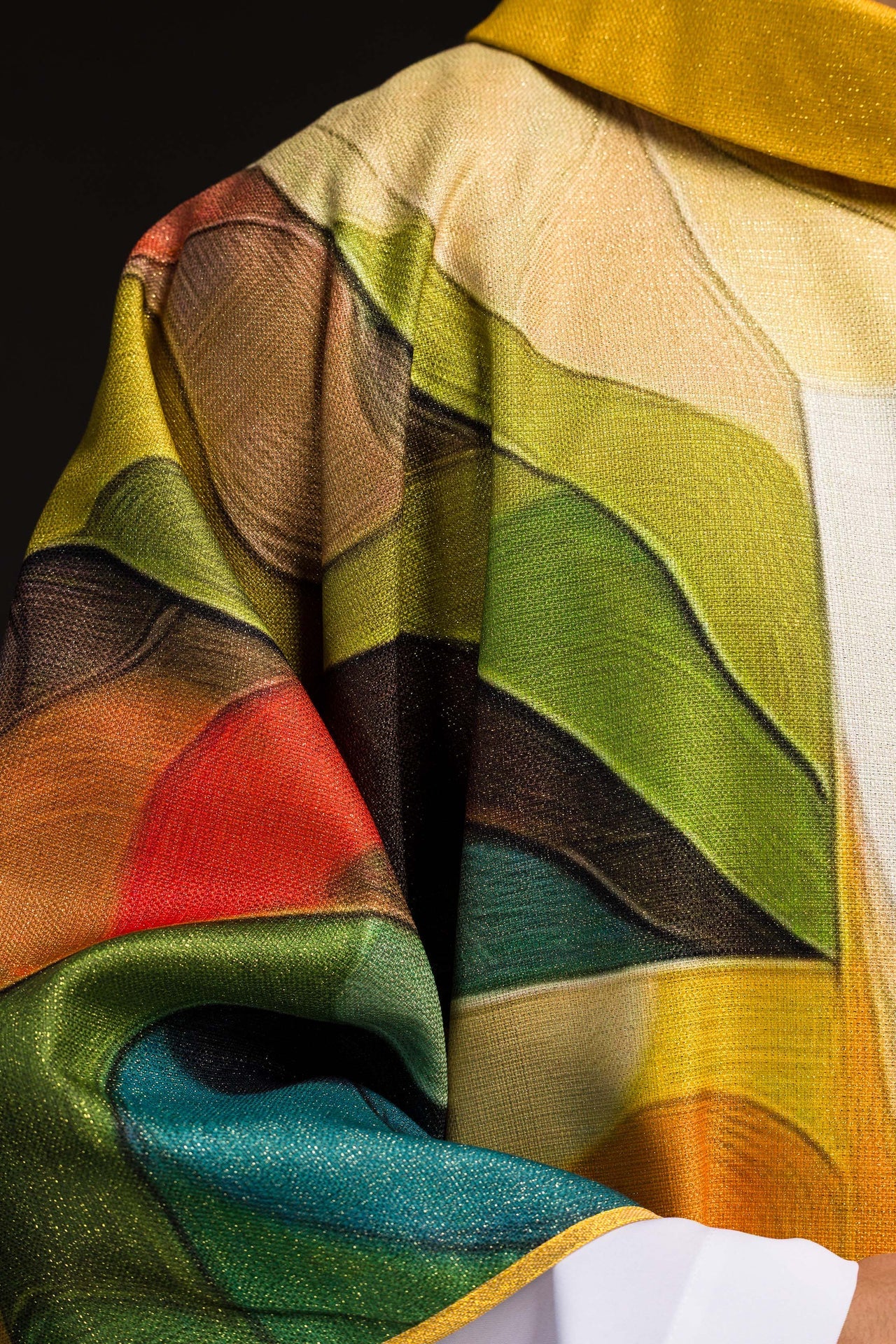 Ornamento impreso multicolor con motivo de cruz