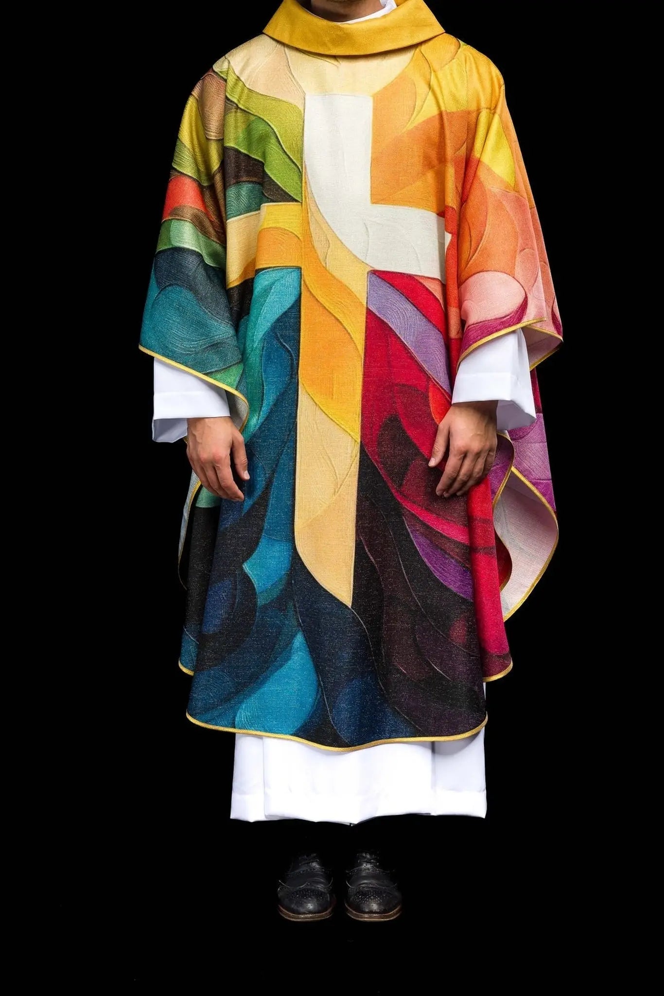 Casulla estampada multicolor con motivo de cruz