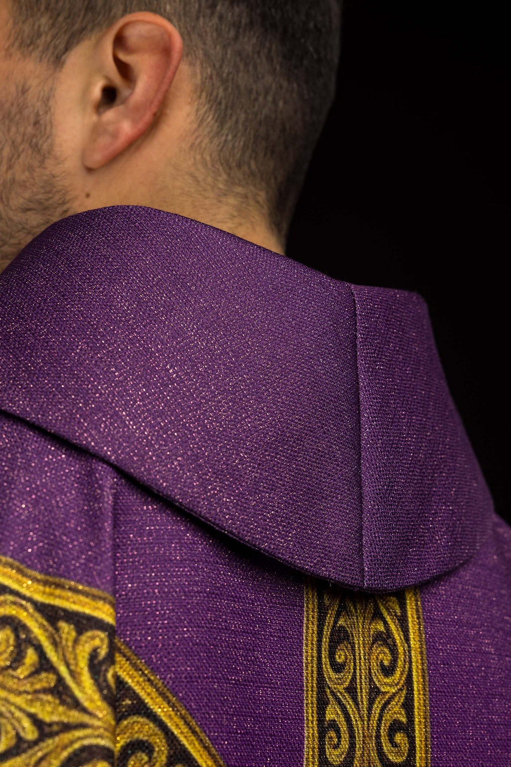 Ornamento impreso Pax morado con rica decoración dorada