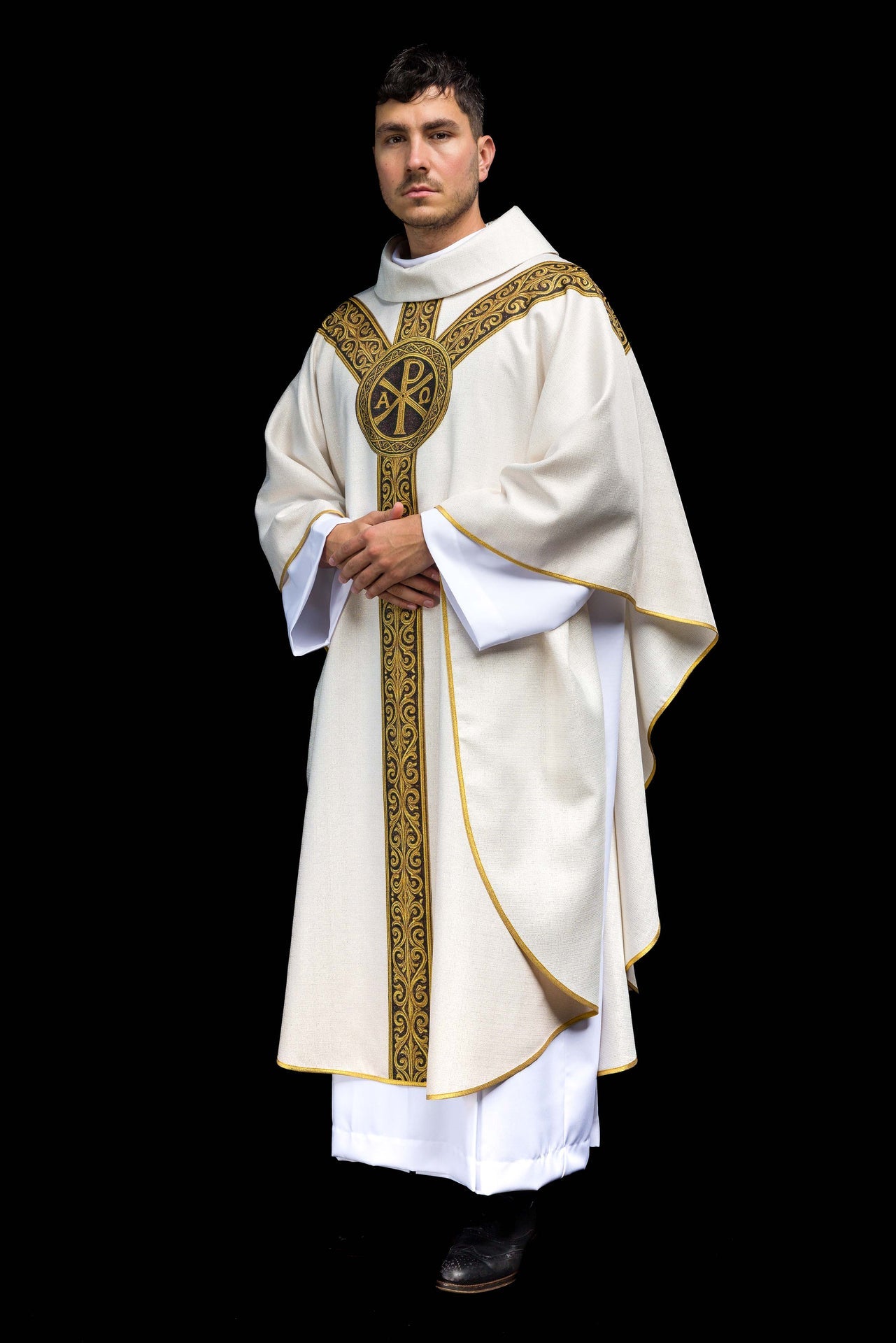 Ornato impreso Pax Ecru con rica decoración dorada