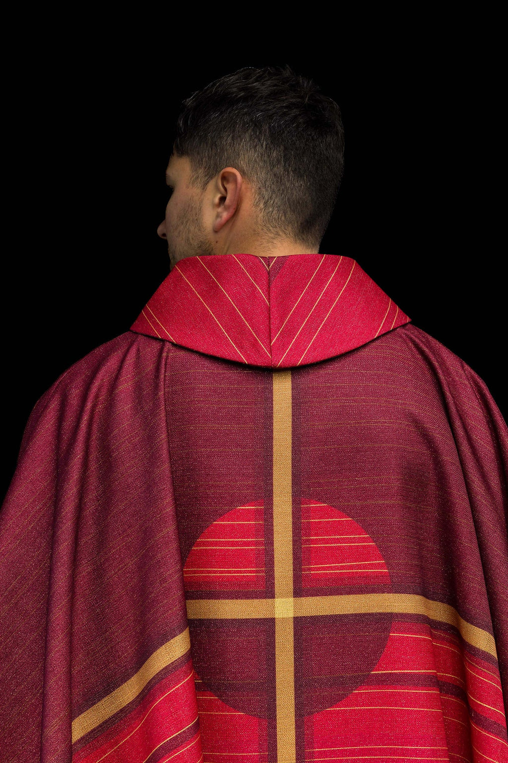 Ornamento impreso rojo con motivo de cruz