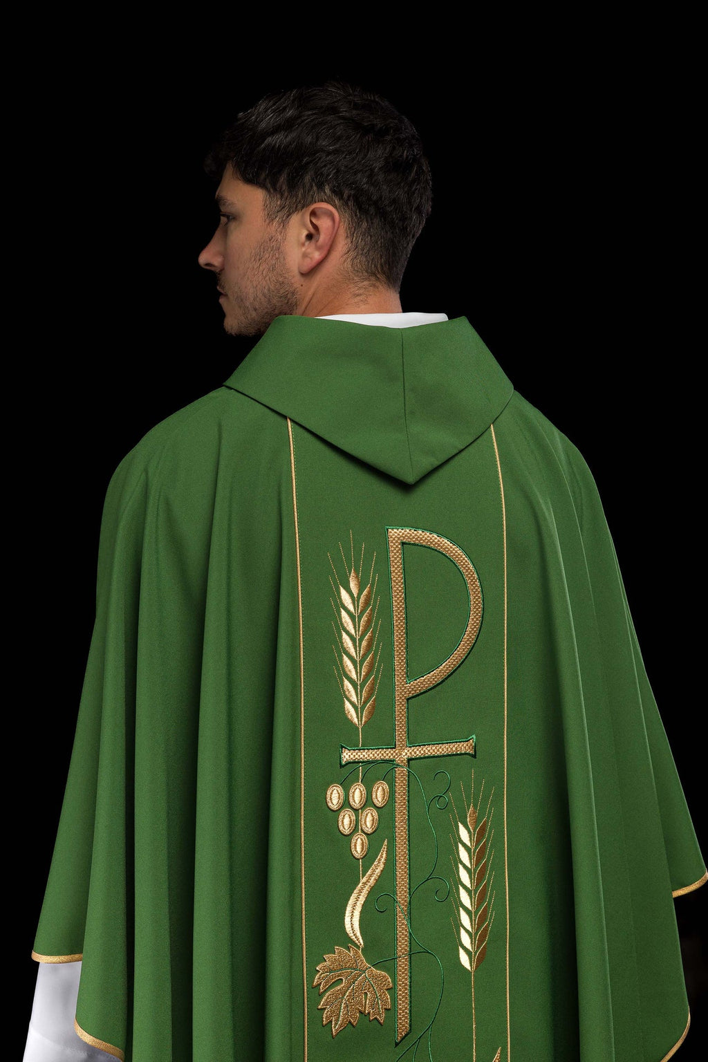 Zielony ornat haftowany z wzorem Kielicha IHS - ORNATY.PL