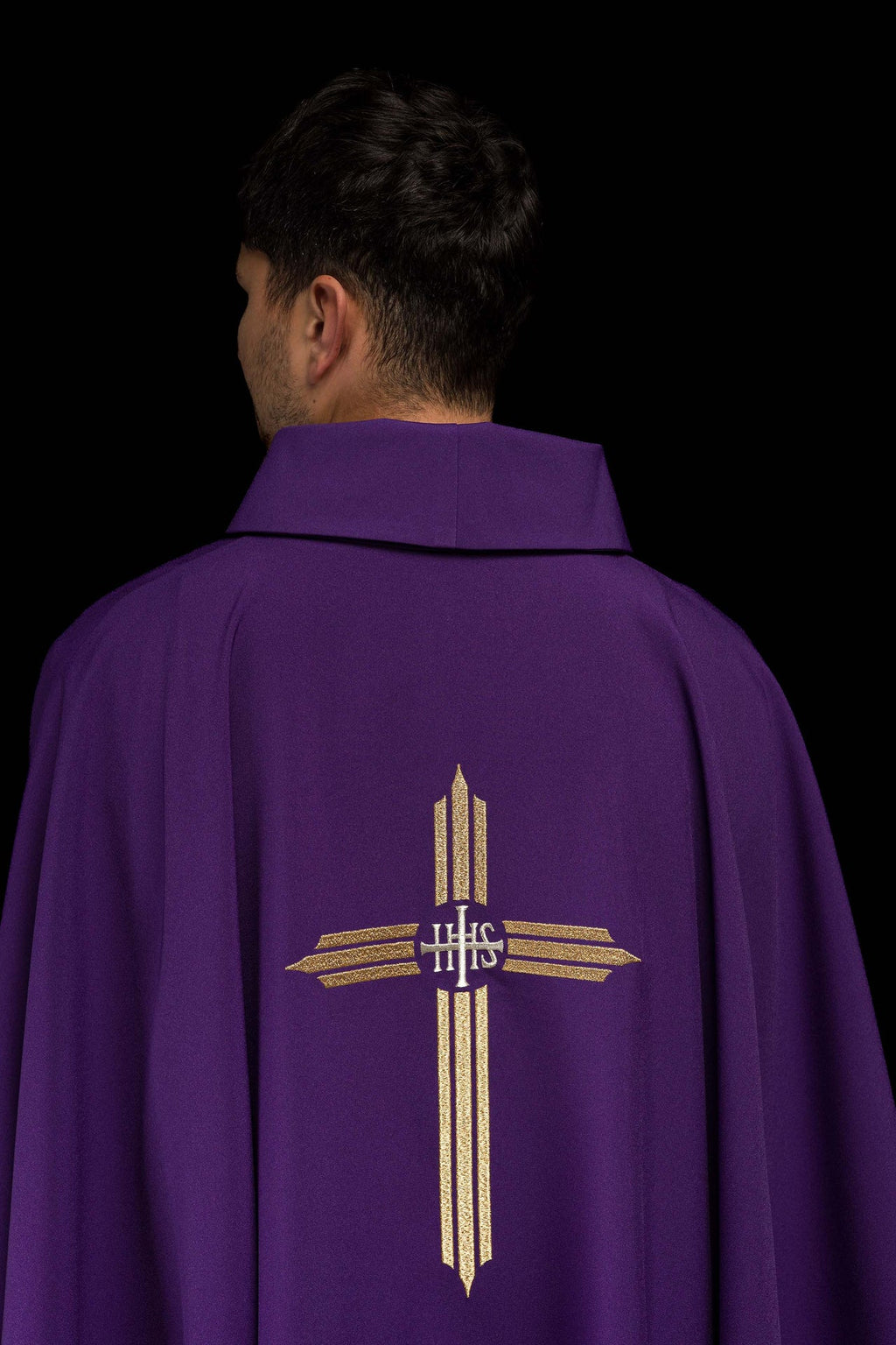 Fioletowy ornat haftowany z Krzyżem IHS - ORNATY.PL
