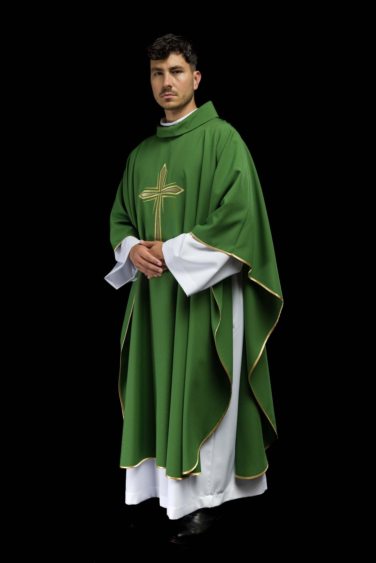 Zielony ornat z haftowanym krzyżem - ORNATY.PL