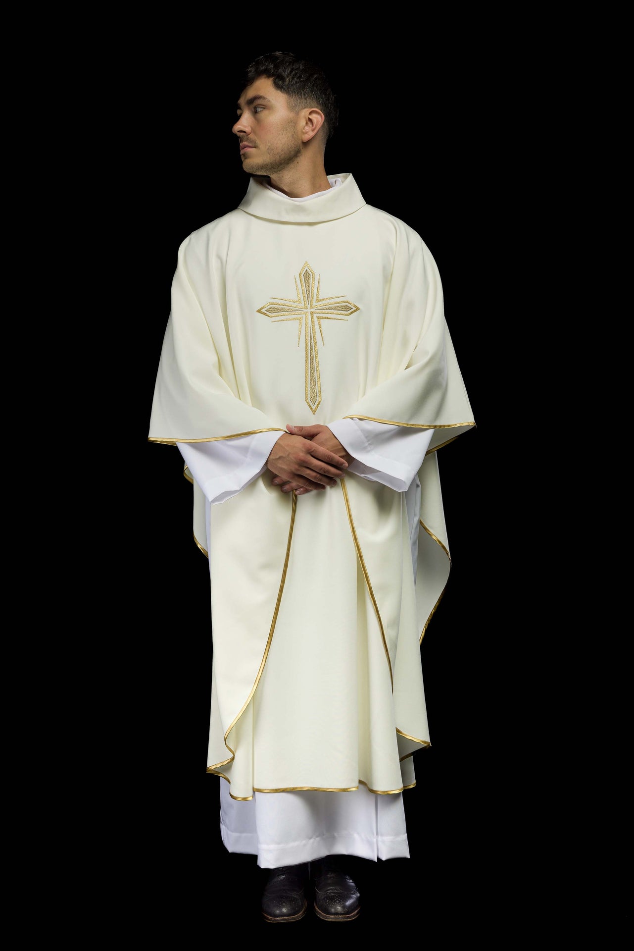 Ornat haftowany z motywem krzyża świętego - ORNATY.PL