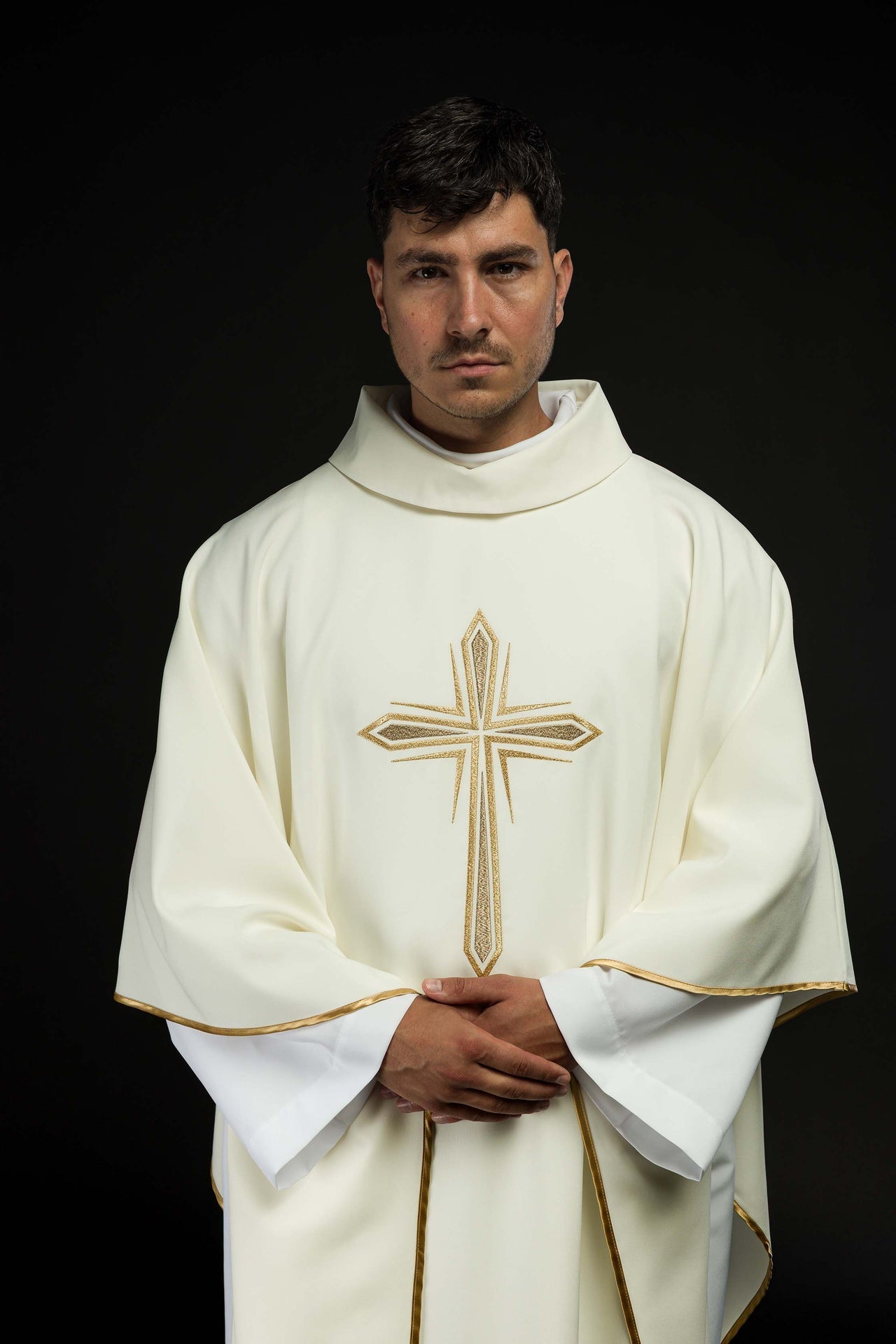 Ornat haftowany z motywem krzyża świętego - ORNATY.PL