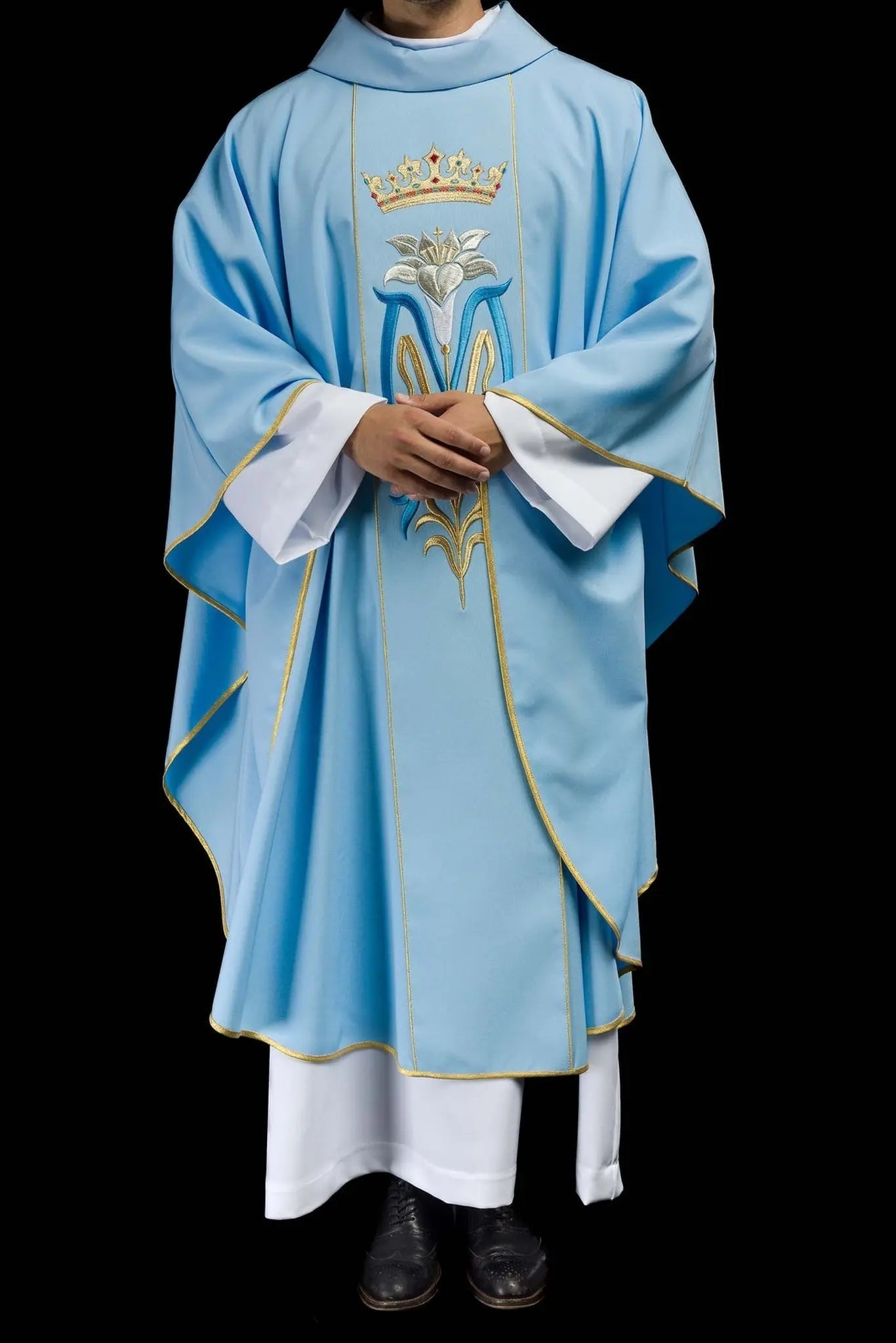 Casulla litúrgica mariana bordada con corona azul