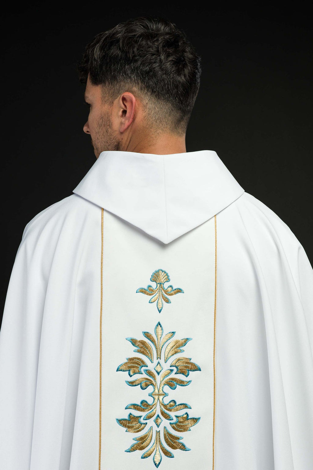 Ornat haftowany z motywem Maryjnym Biały - ORNATY.PL