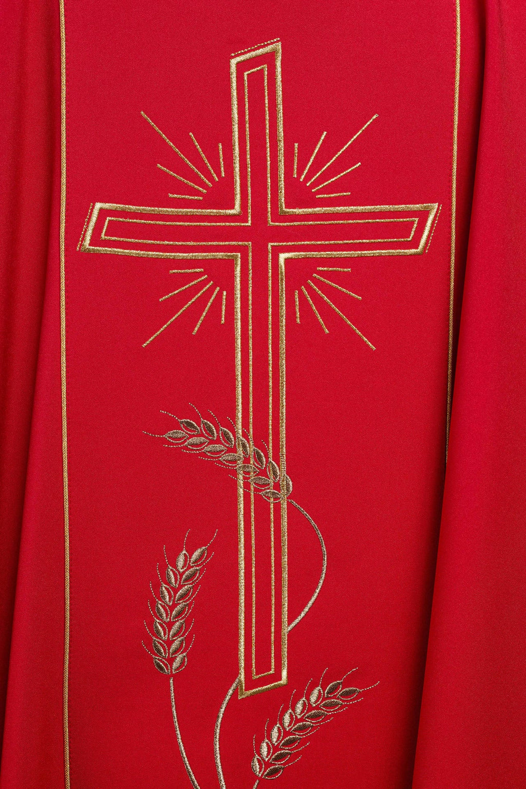 Czerwony ornat z szerokim haftowanym złotym pasem Krzyż IHS - ORNATY.PL