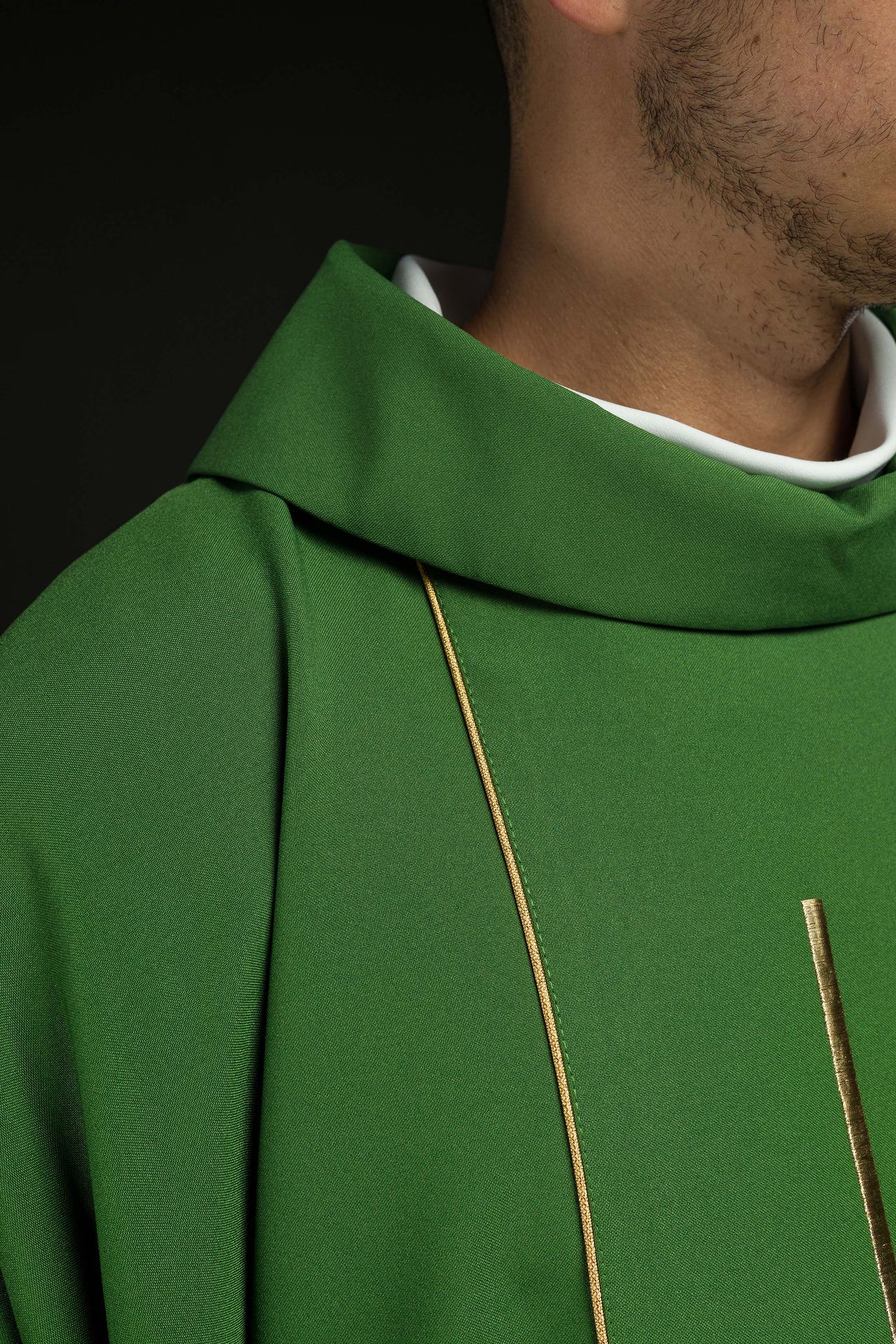 Zielony ornat haftowany motywami krzyża i kłosów - ORNATY.PL