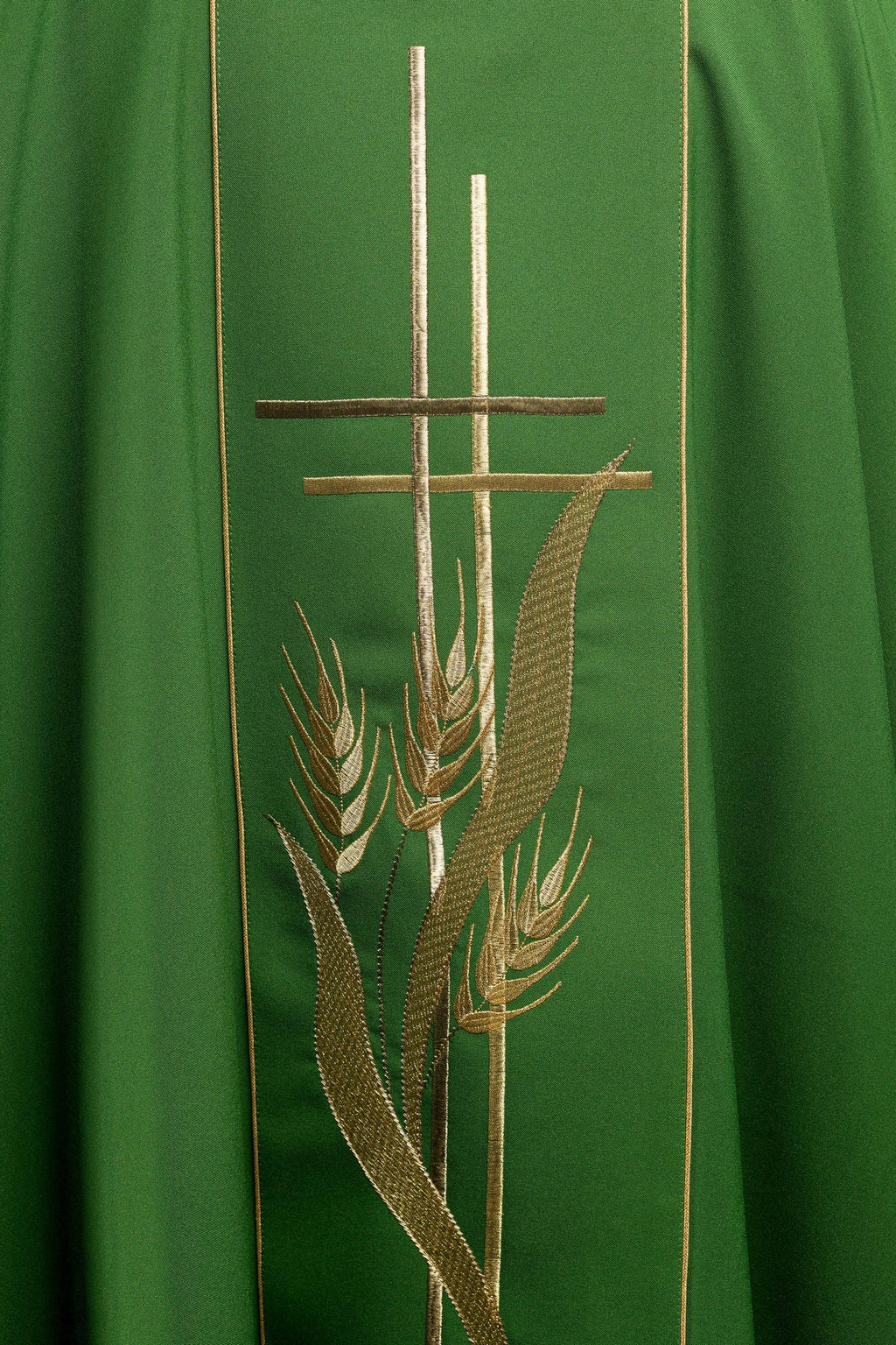 Zielony ornat haftowany motywami krzyża i kłosów - ORNATY.PL