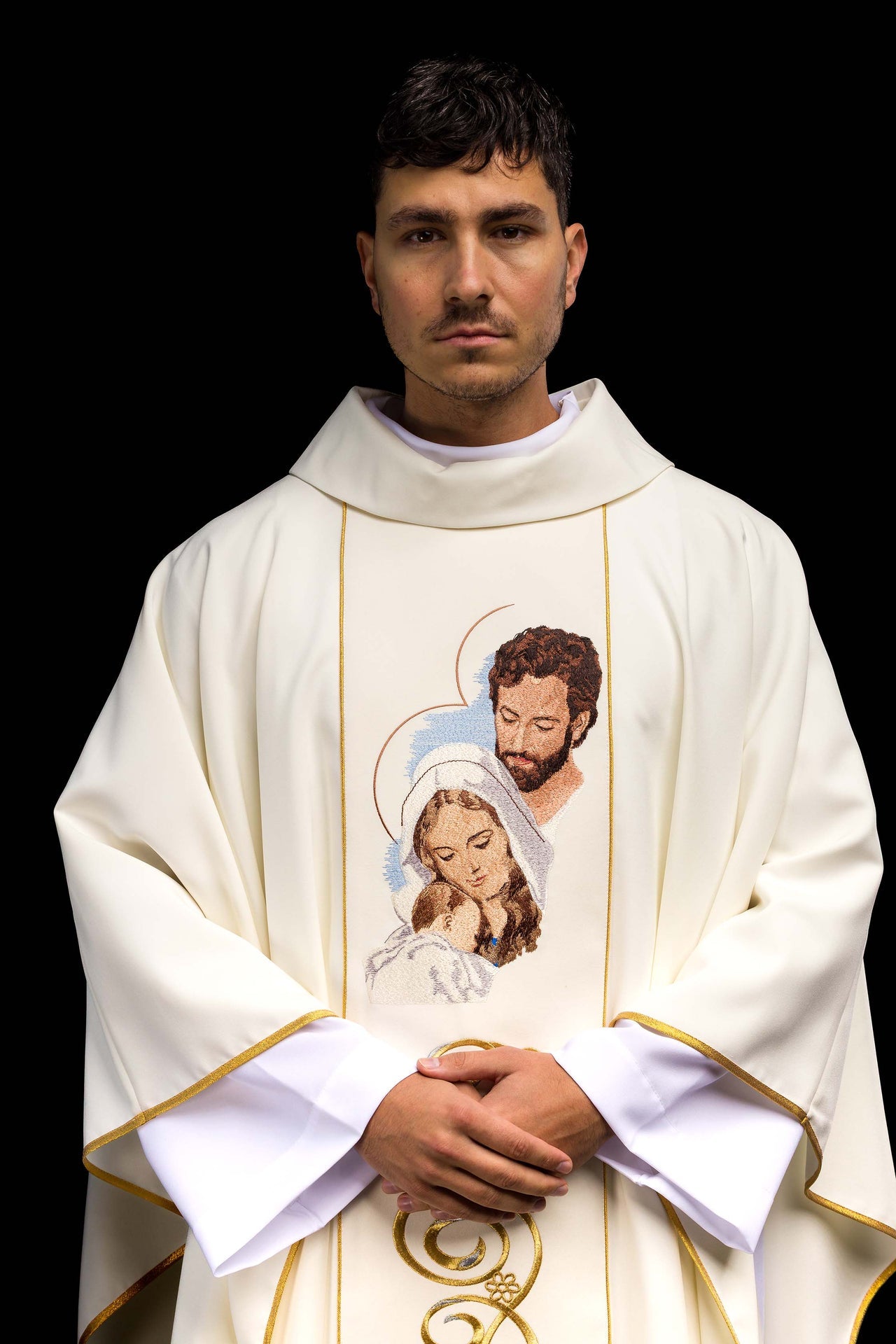 Casulla de Navidad con la imagen de la Sagrada Familia