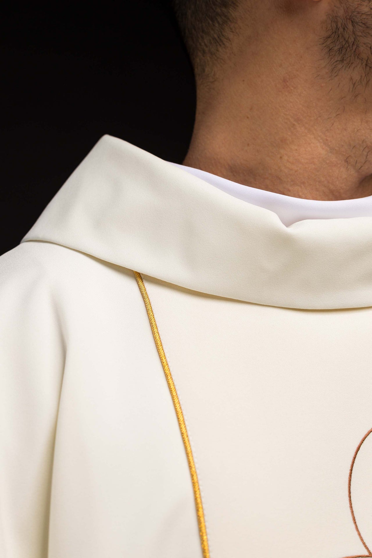 Casulla de Navidad con la imagen de la Sagrada Familia