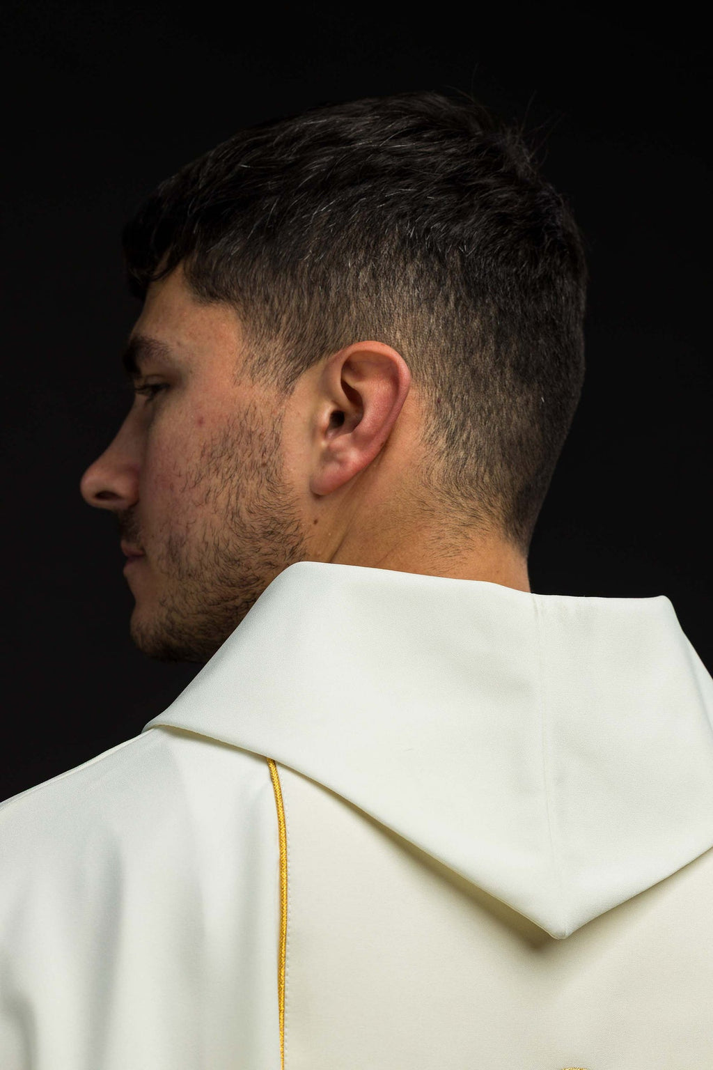 Casulla ecru con la imagen de Jesús el Buen Pastor