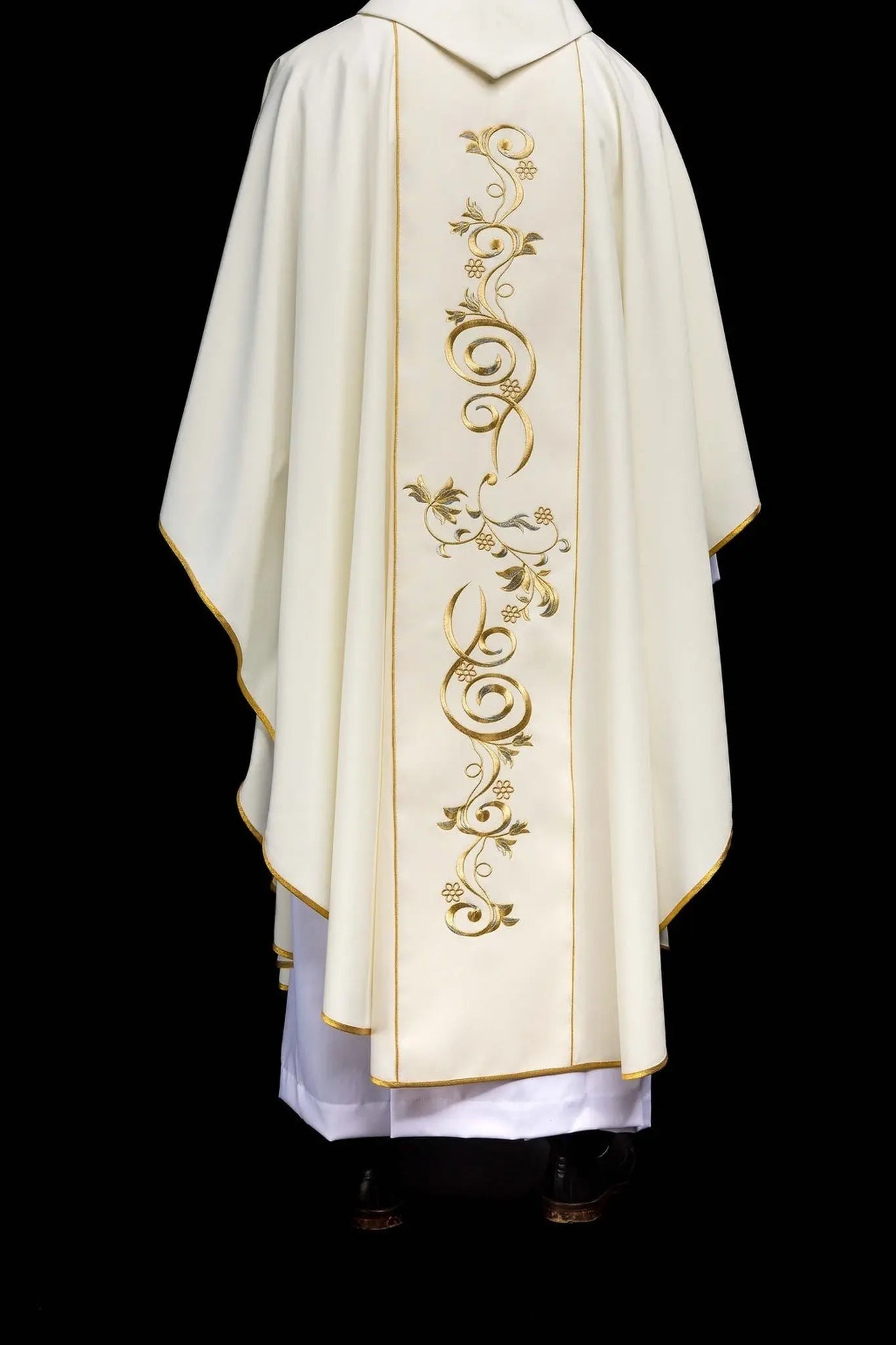Casulla ecru con la imagen de Jesús el Buen Pastor