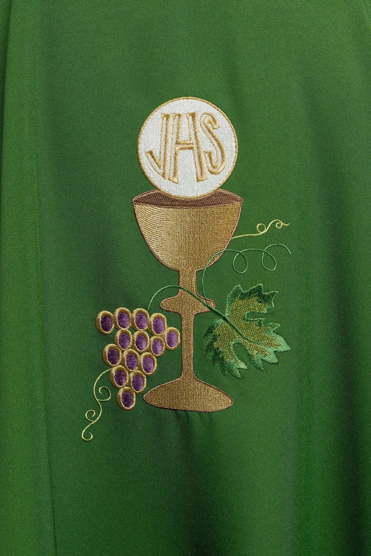 Casulla bordada Cáliz verde Uva