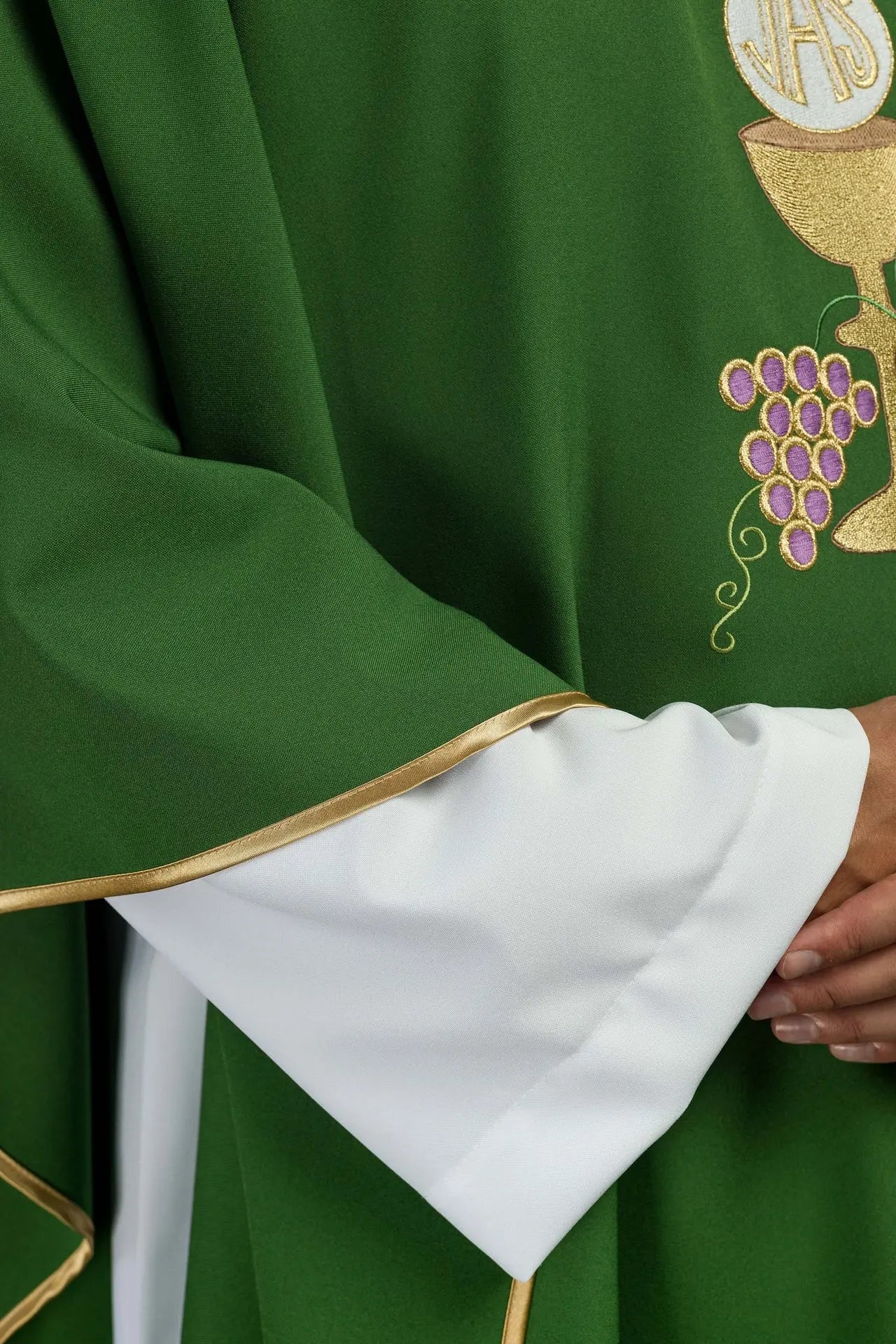 Casulla bordada Cáliz verde Uva