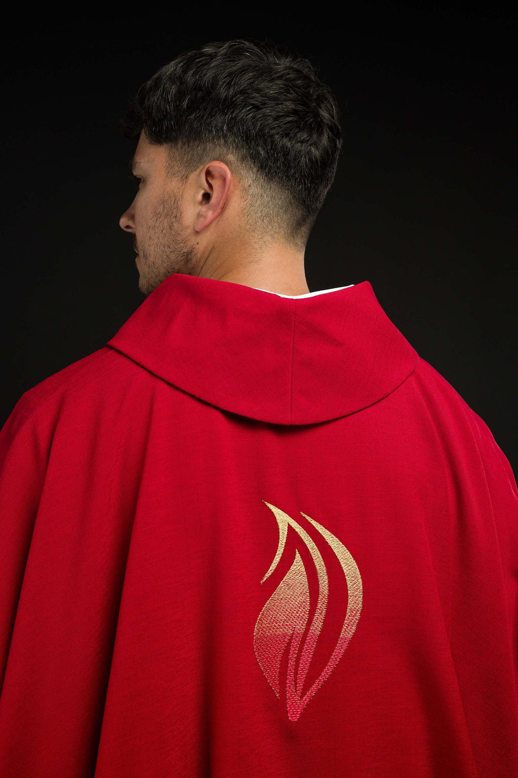 Czerwony ornat z haftem Ducha Świętego - ORNATY.PL