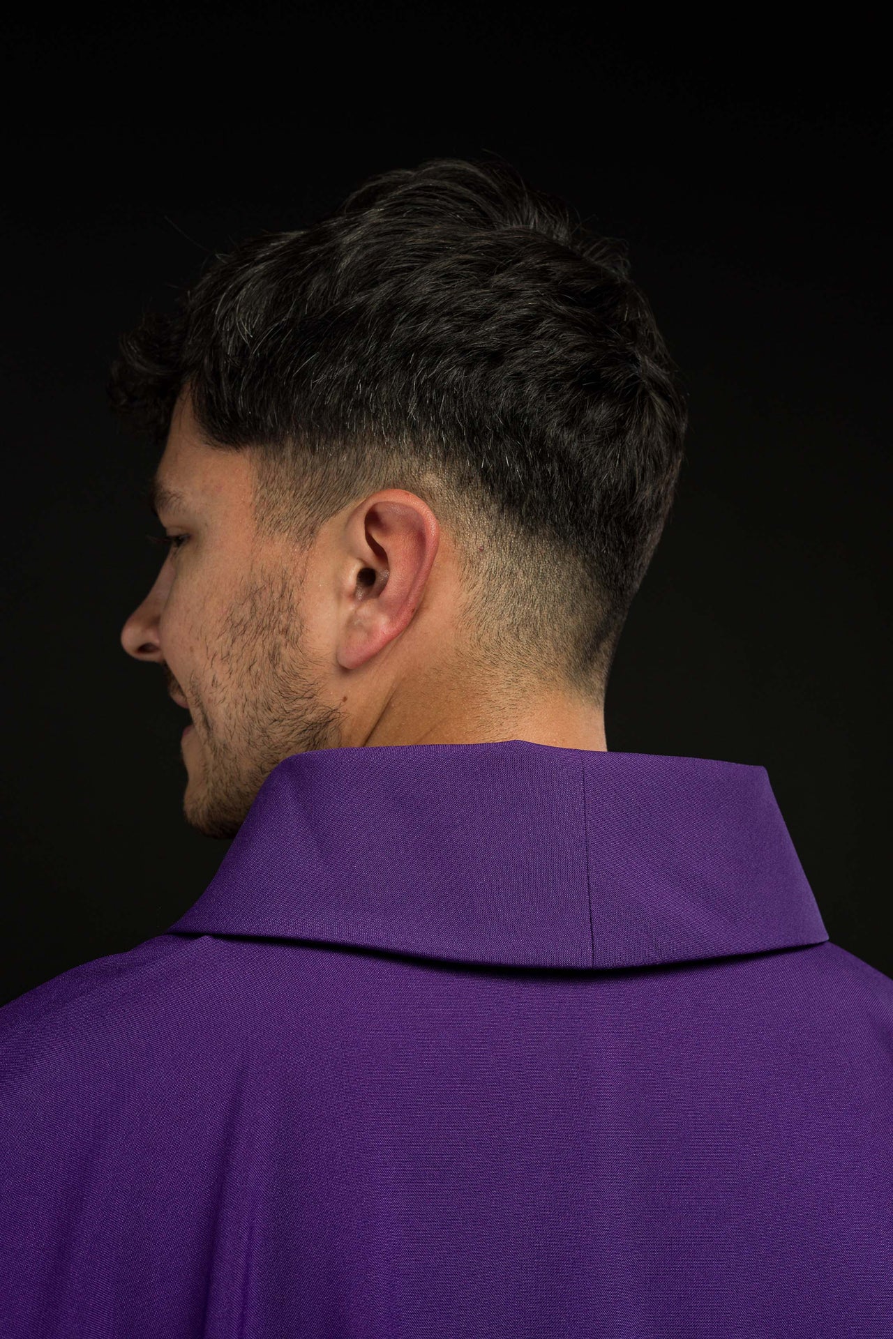 Fioletowy ornat haftowany z krzyżem i ihs - ORNATY.PL